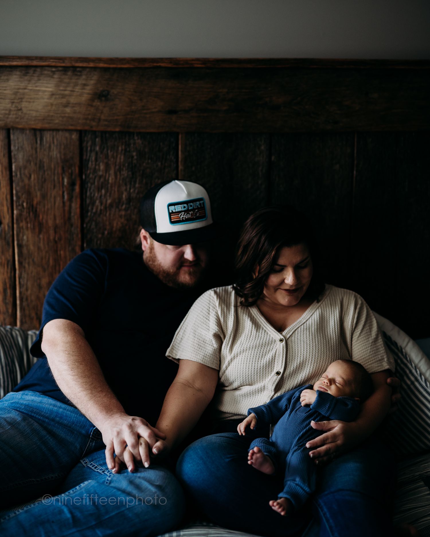 Lifestyle family portrait with parents and baby at home, ninefifteenphoto Meade County KY lifestyle photographer.