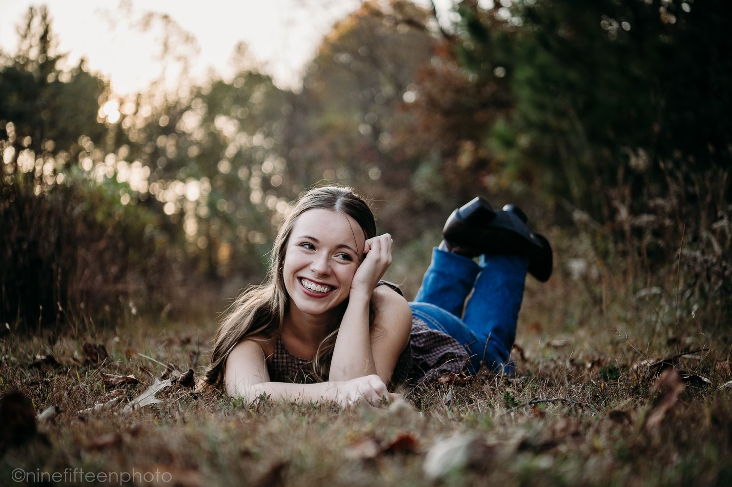 Fall senior photos of a high school girl captured by ninefifteenphoto in Brandenburg KY, featuring golden light, colorful leaves.