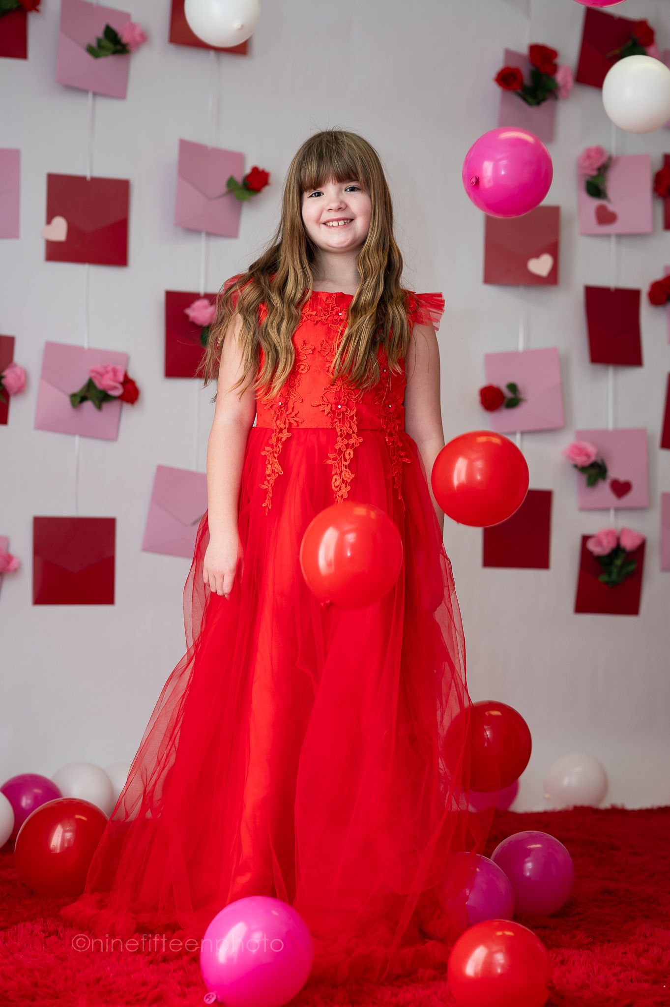 Valentine mini session full body portrait with red heart backdrop, ninefifteenphoto Brandenburg KY kids photographer.