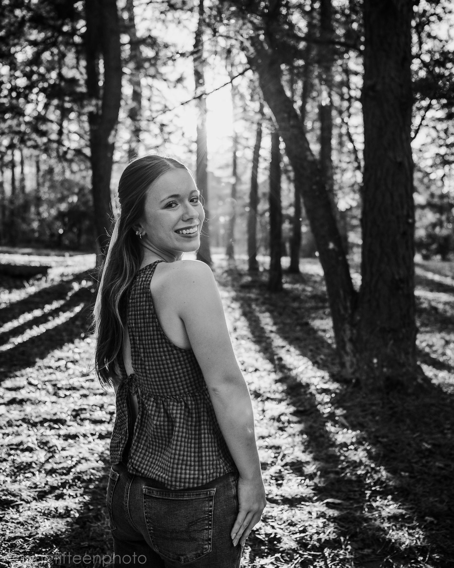 Fall senior photos of a high school girl captured by ninefifteenphoto in Brandenburg KY, featuring golden light, colorful leaves.
