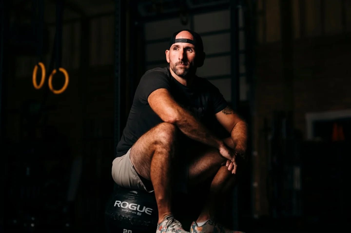 Moody fitness branding portrait in gym, ninefifteenphoto Meade County KY personal trainer photographer.