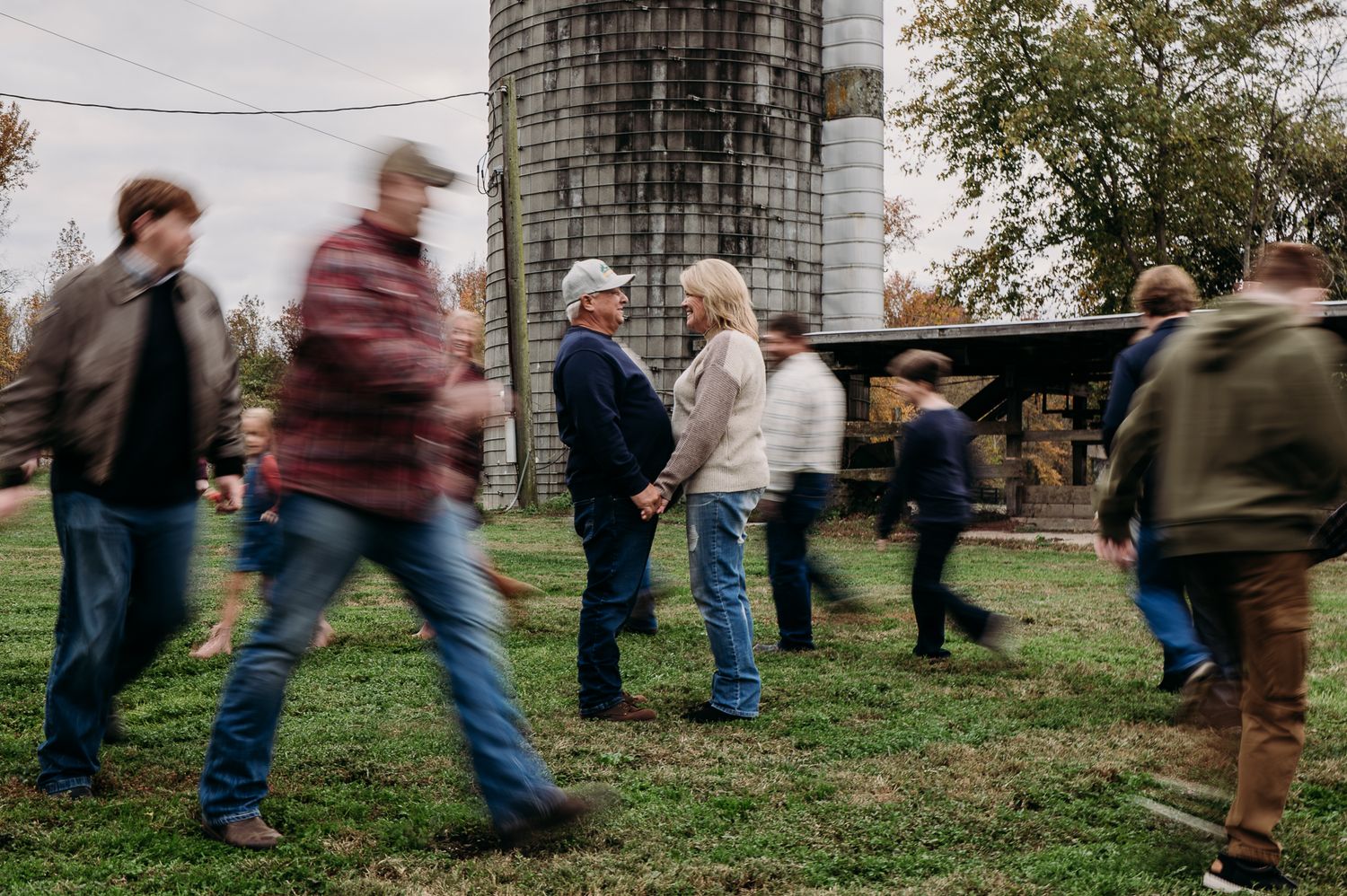 Extended family photos captured by ninefifteenphoto in West Point KY, featuring natural outdoor portraits, group poses, and fun.
