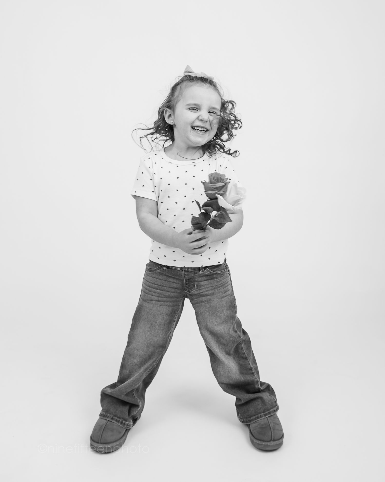 Black and white full body child studio portrait, ninefifteenphoto Brandenburg KY children photographer in Meade County.