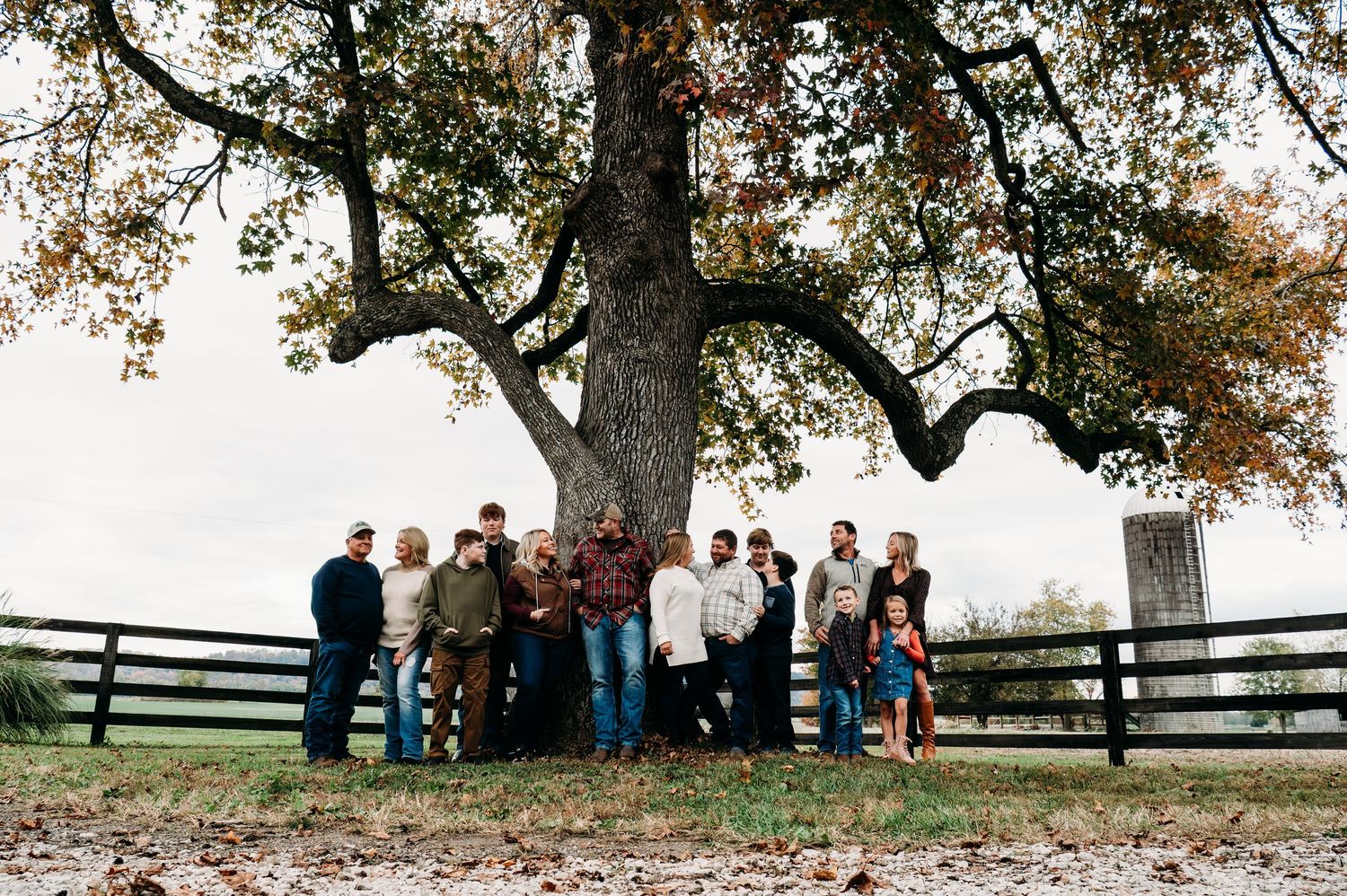 Extended family photos captured by ninefifteenphoto in West Point KY, featuring natural outdoor portraits, group poses, and fun.