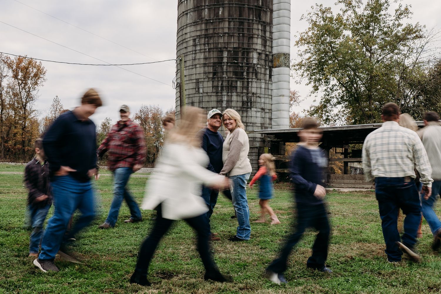 Extended family photos captured by ninefifteenphoto in West Point KY, featuring natural outdoor portraits, group poses, and fun.