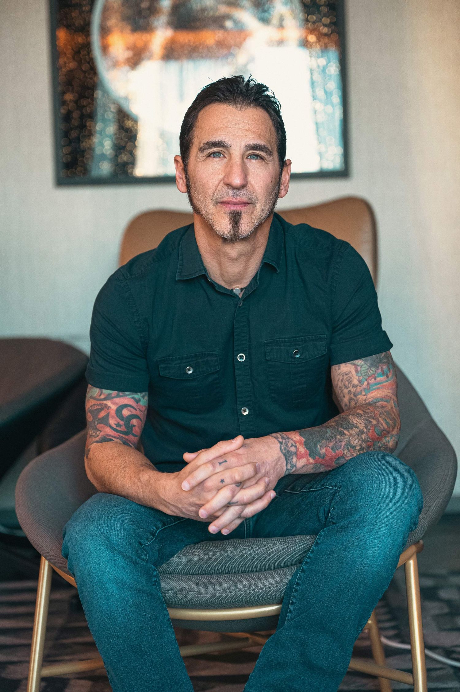 Портрет на Sully Erna от Godsmack, заснет по време на интервю в София от Rumina Georgieva Photography