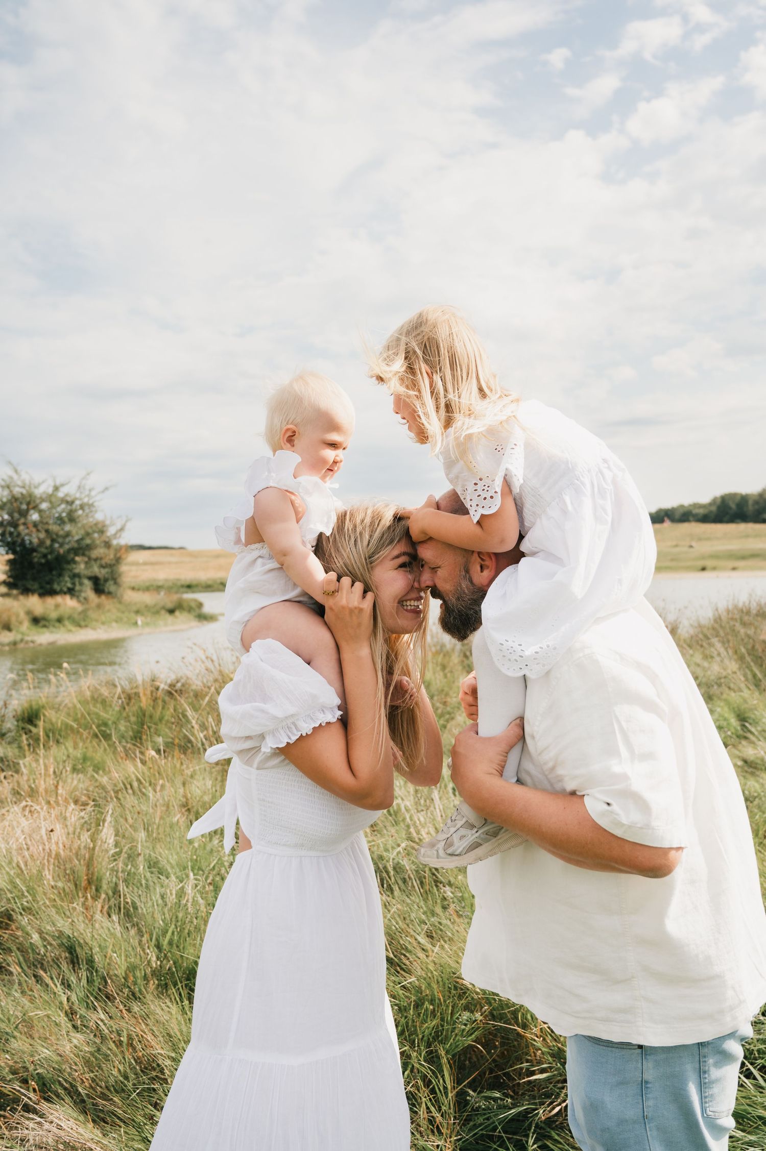 Familie, søstre og kys i naturen i Dyrehaven