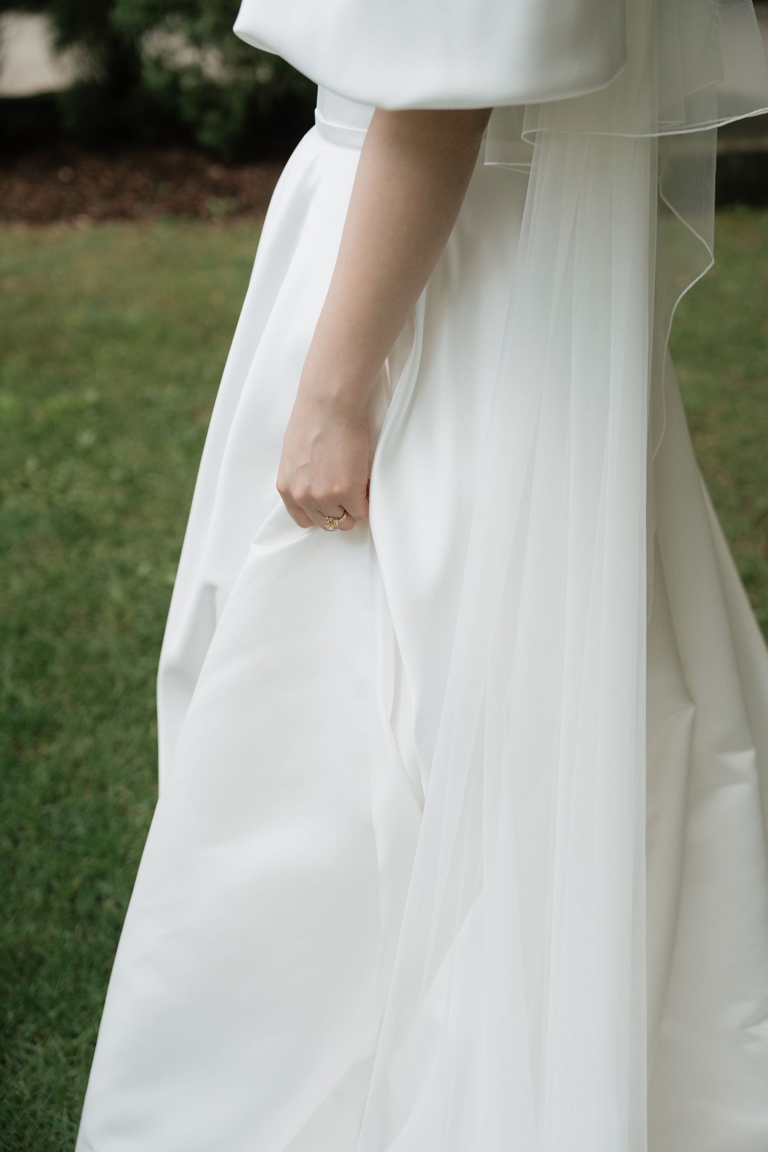 Close up photos outdoor wedding photo shoot captured by AZ Photo Studio