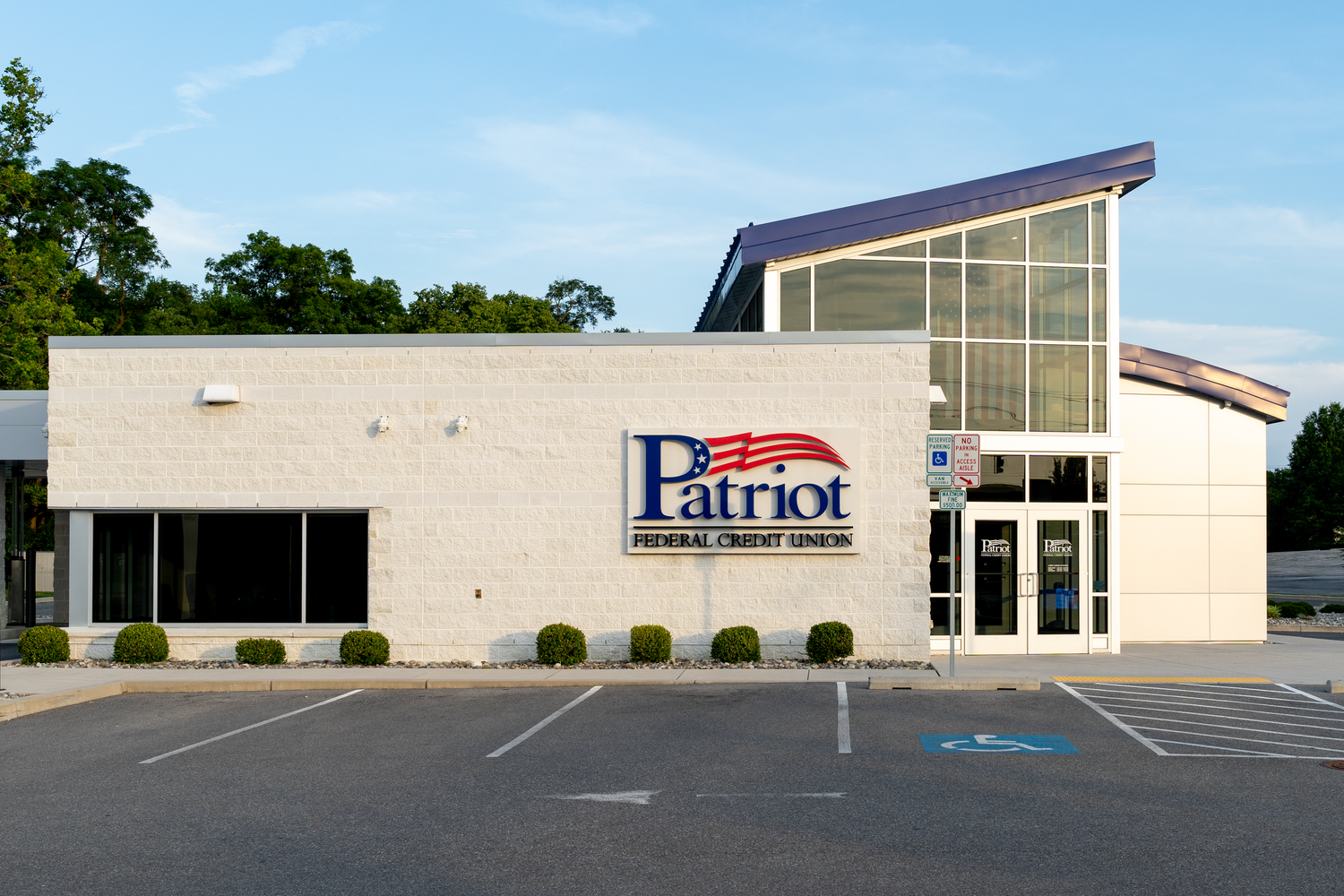 Photo of Patriot Federal Credit Union Robinwood in Hagerstown, MD. Photo by Wornden Ly.