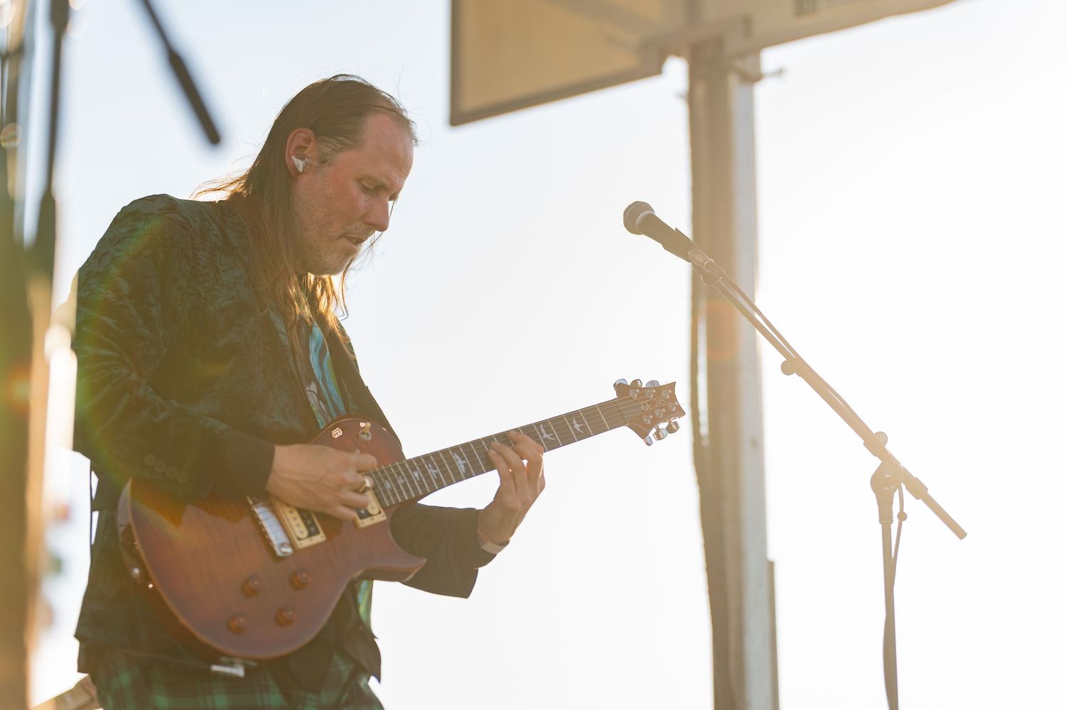 Guitarist performs at the 2024 VA Irish Fest held at Leesburg, VA. Photo by Wornden Ly for Hi-Ball Events