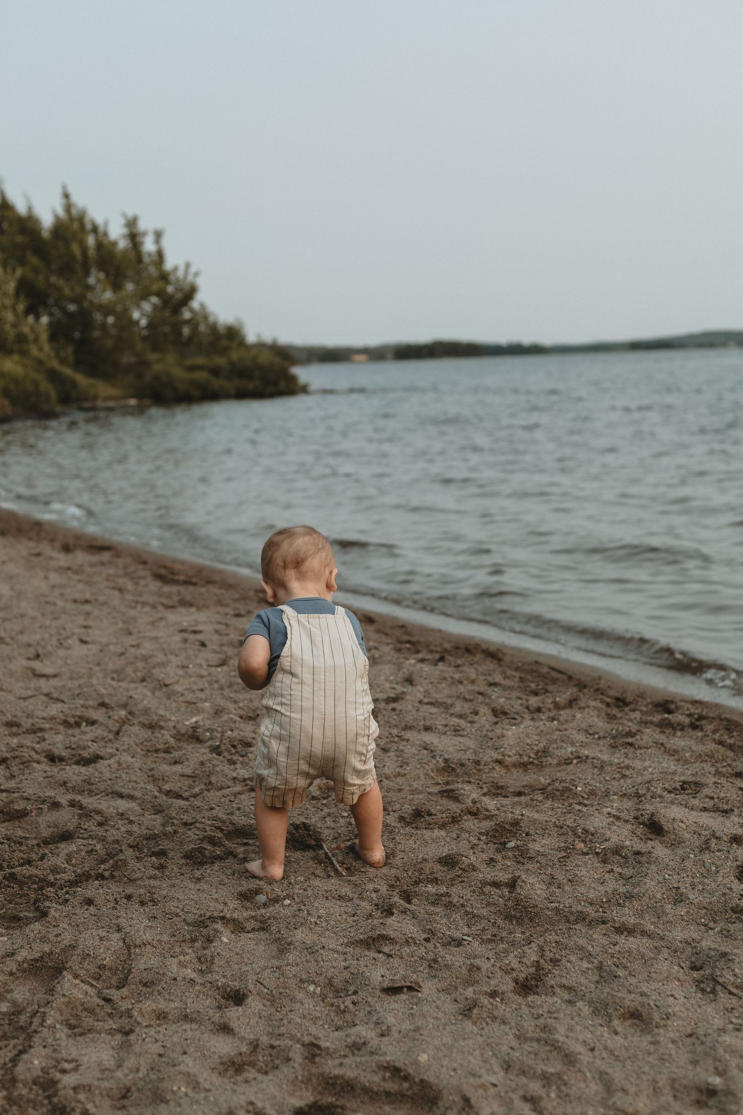 Local Sudbury Ontario Photographer captures beautiful motherhood photoshoot at Kalmo beach in Val Caron