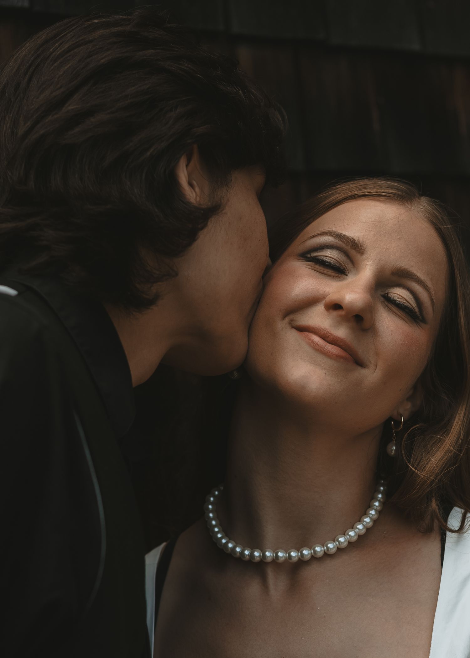 Wedding Photographer in Sudbury Ontario captures kiss