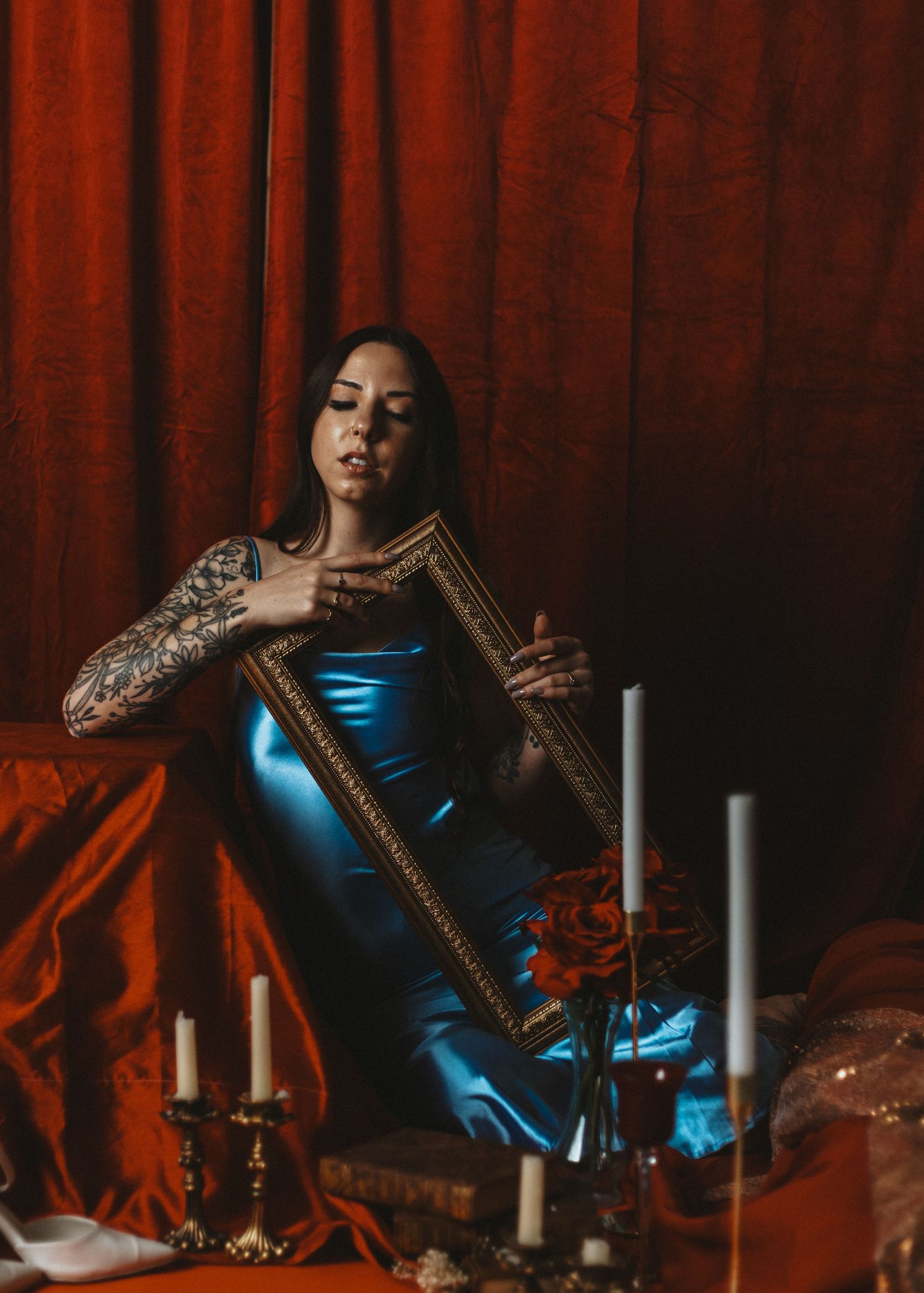 local Sudbury Boudoir expert photographer provides burlesque boudoir experience