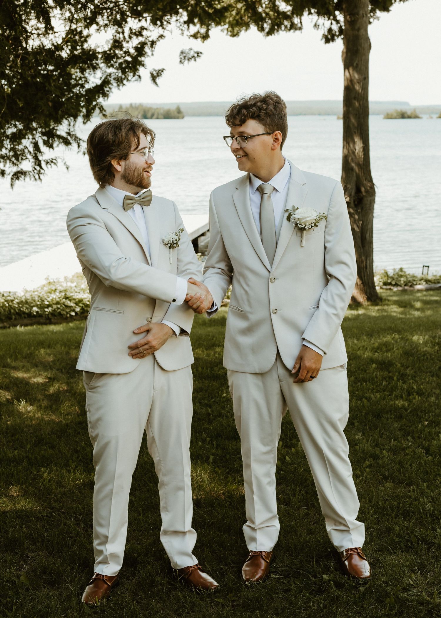 Local Sudbury Wedding Photographer captures bride and groom and friends on wedding day in Sudbury ontario dancing having fun