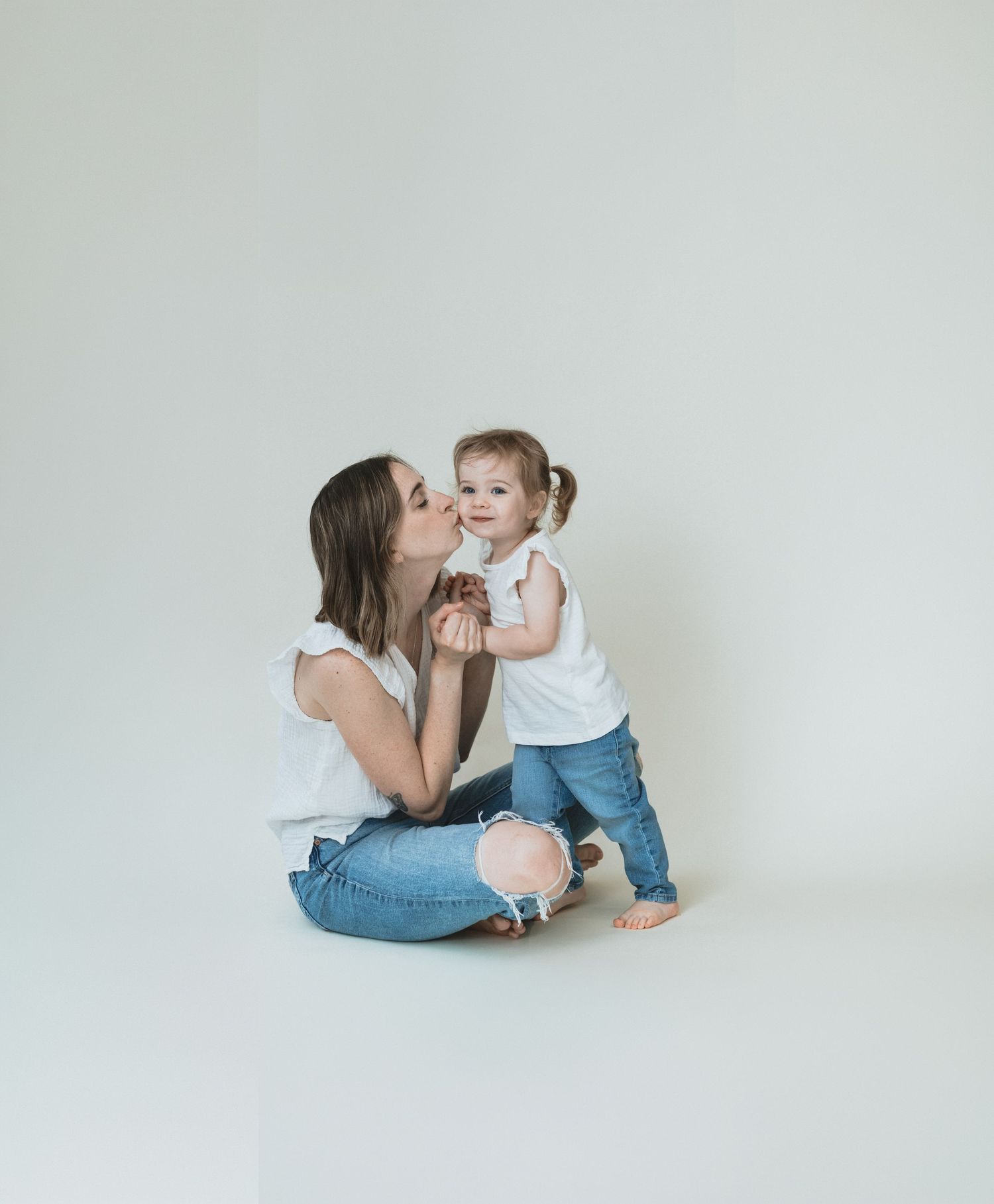 Local Sudbury Photographer captures beautiful mommy and me photoshoot