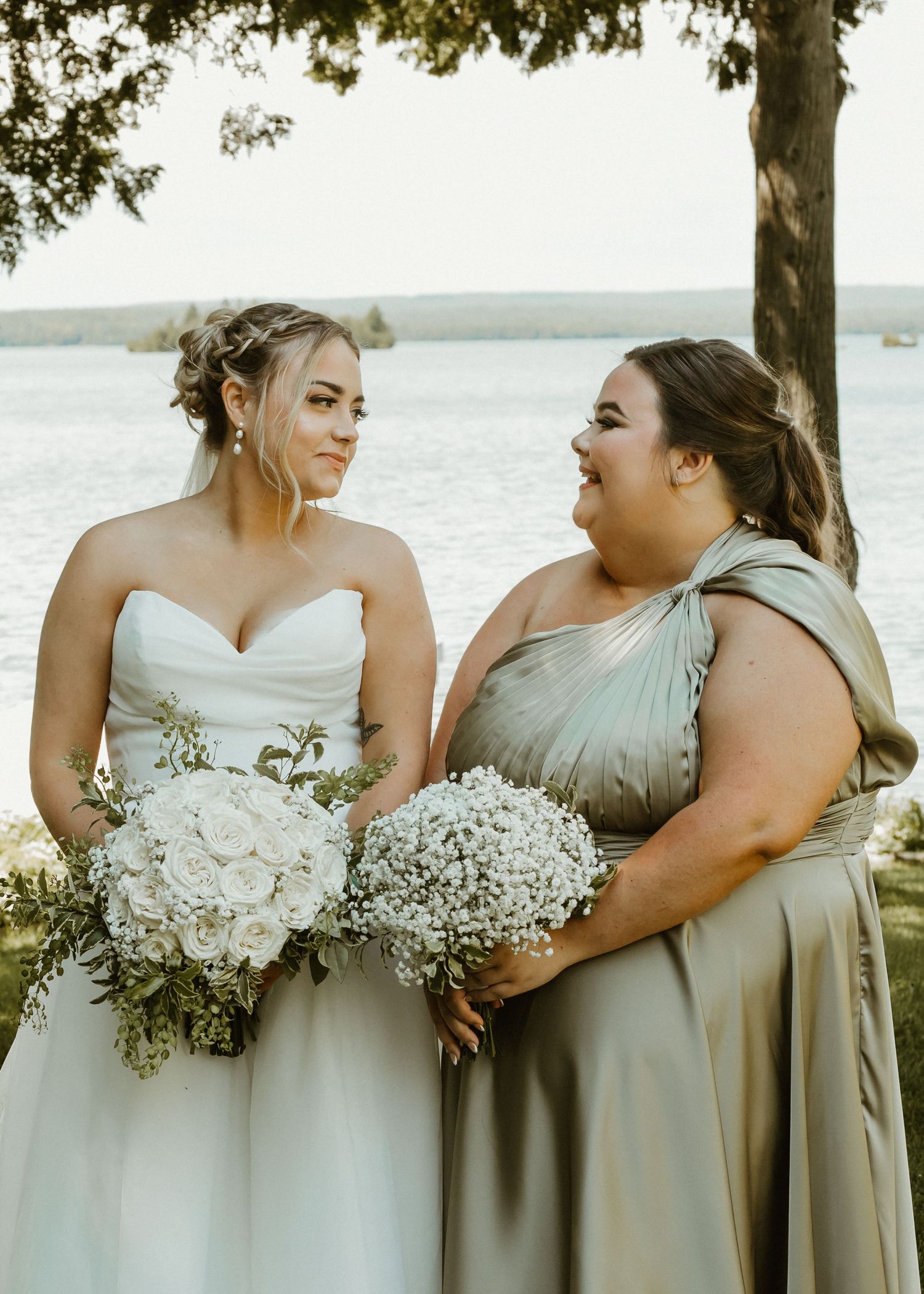Local Sudbury Wedding Photographer captures bride and groom and friends on wedding day in Sudbury ontario dancing having fun