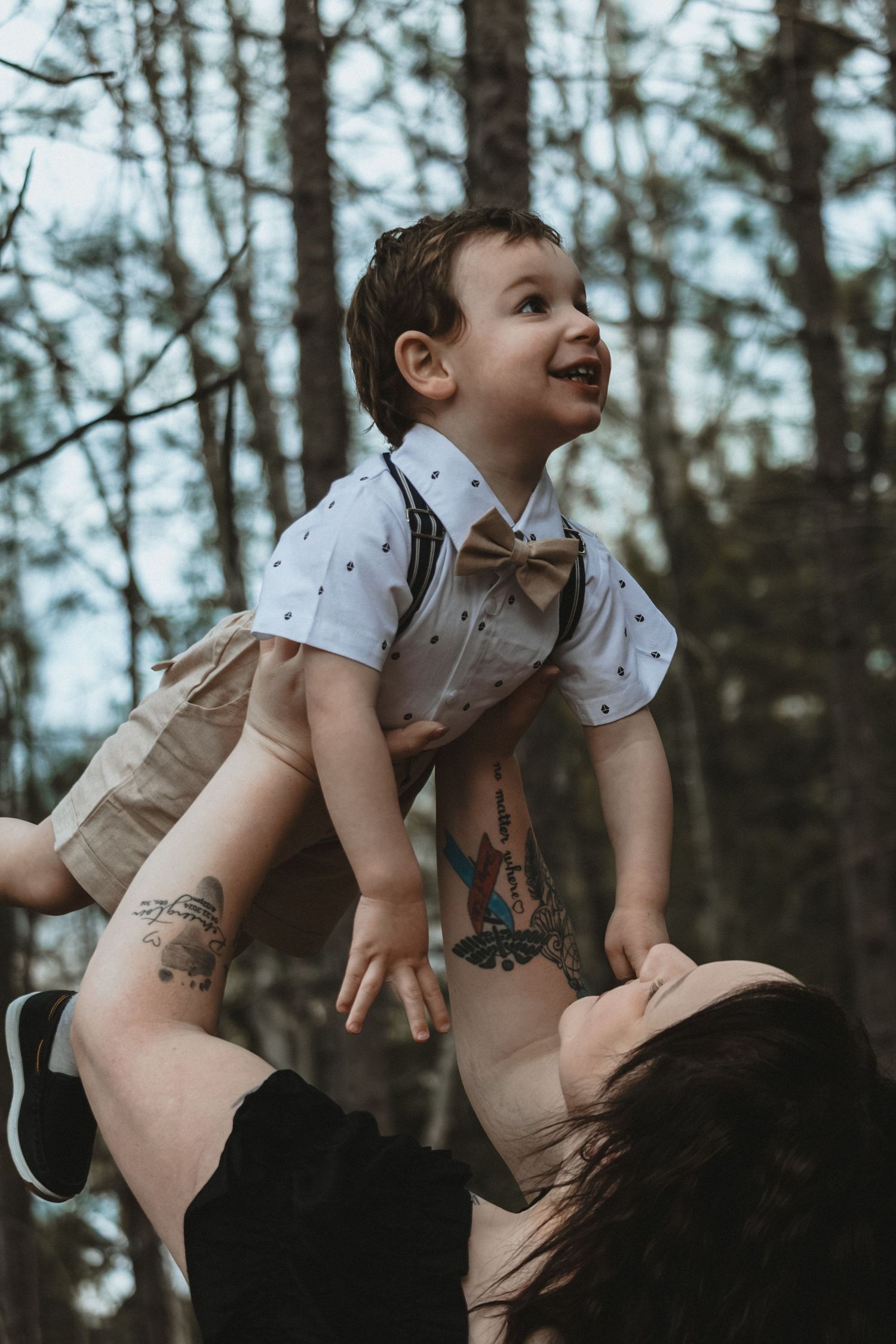 Local Sudbury Photographer captures beautiful motherhood with 3 kids photoshoot at Robinson Playground