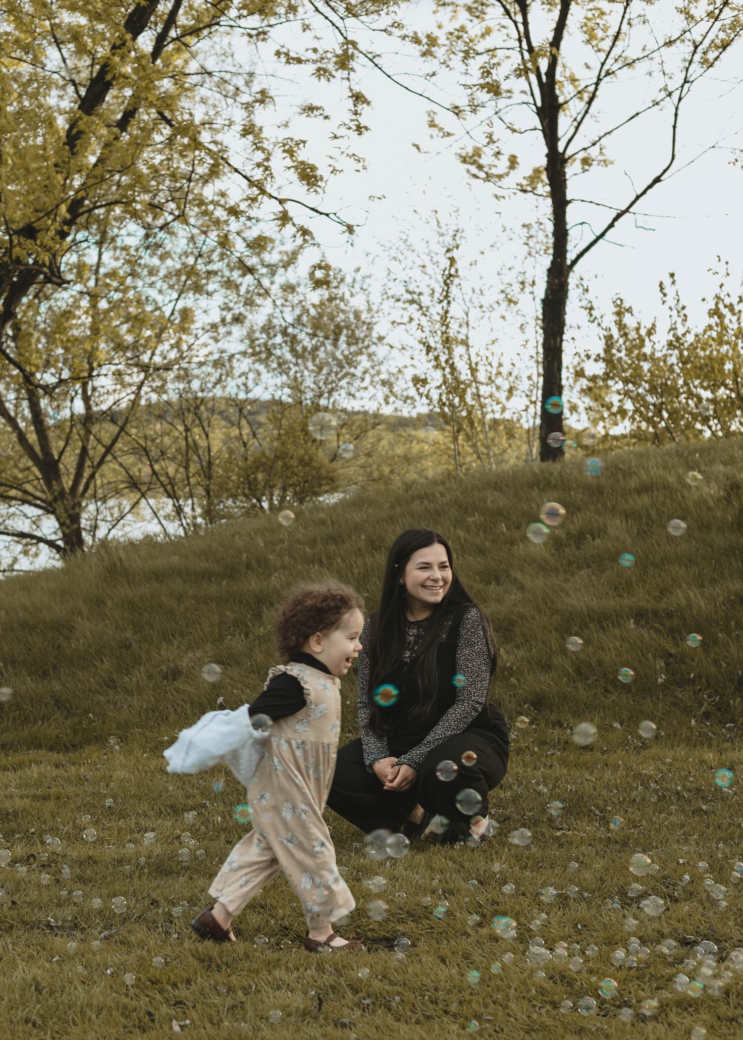 Local Sudbury Ontario Photographer captures beautiful family playing photoshoot at Robinson Playground in Sudbury Ontario