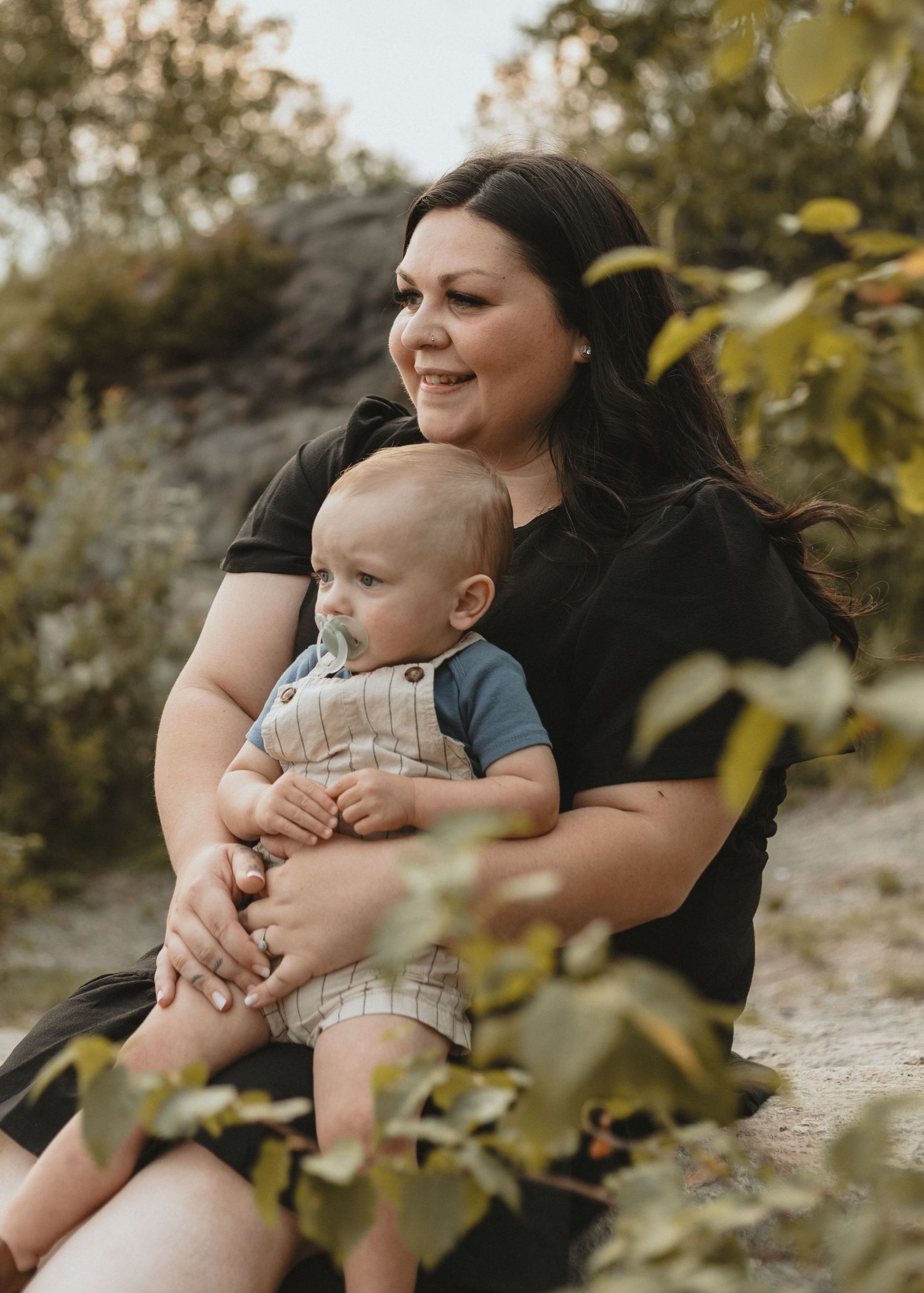 Local Sudbury Ontario Photographer captures beautiful motherhood photoshoot at Kalmo beach in Val Caron