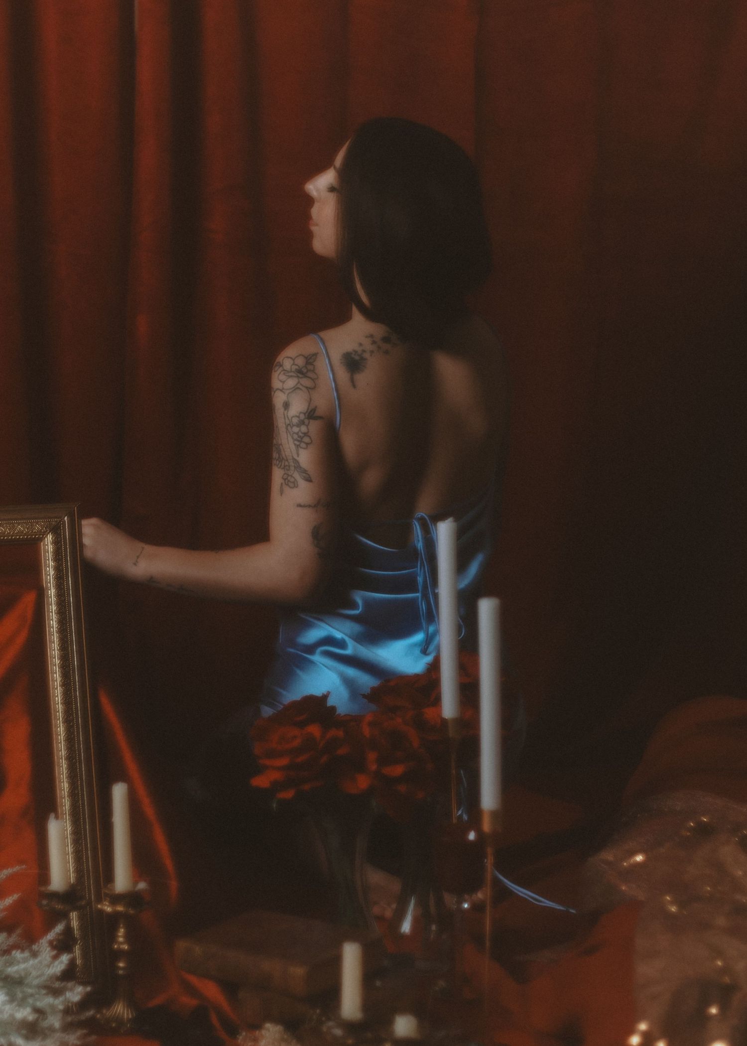local Sudbury Boudoir expert provides boudoir photoshoot experience with burlesque ambience