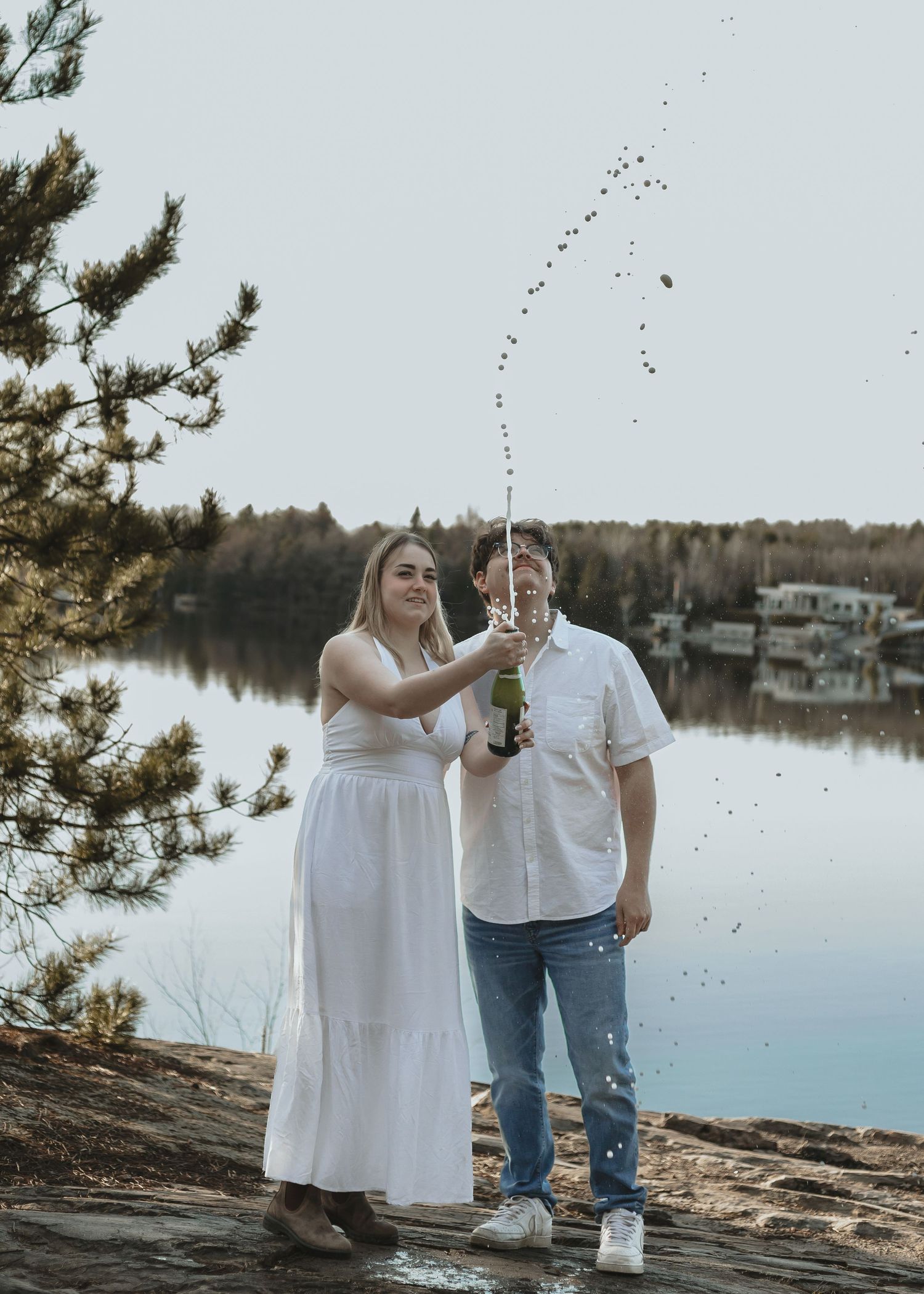 this sudbury ontatio photographer shows what should i wear for engagement photos with this beautiful beach photoshoot