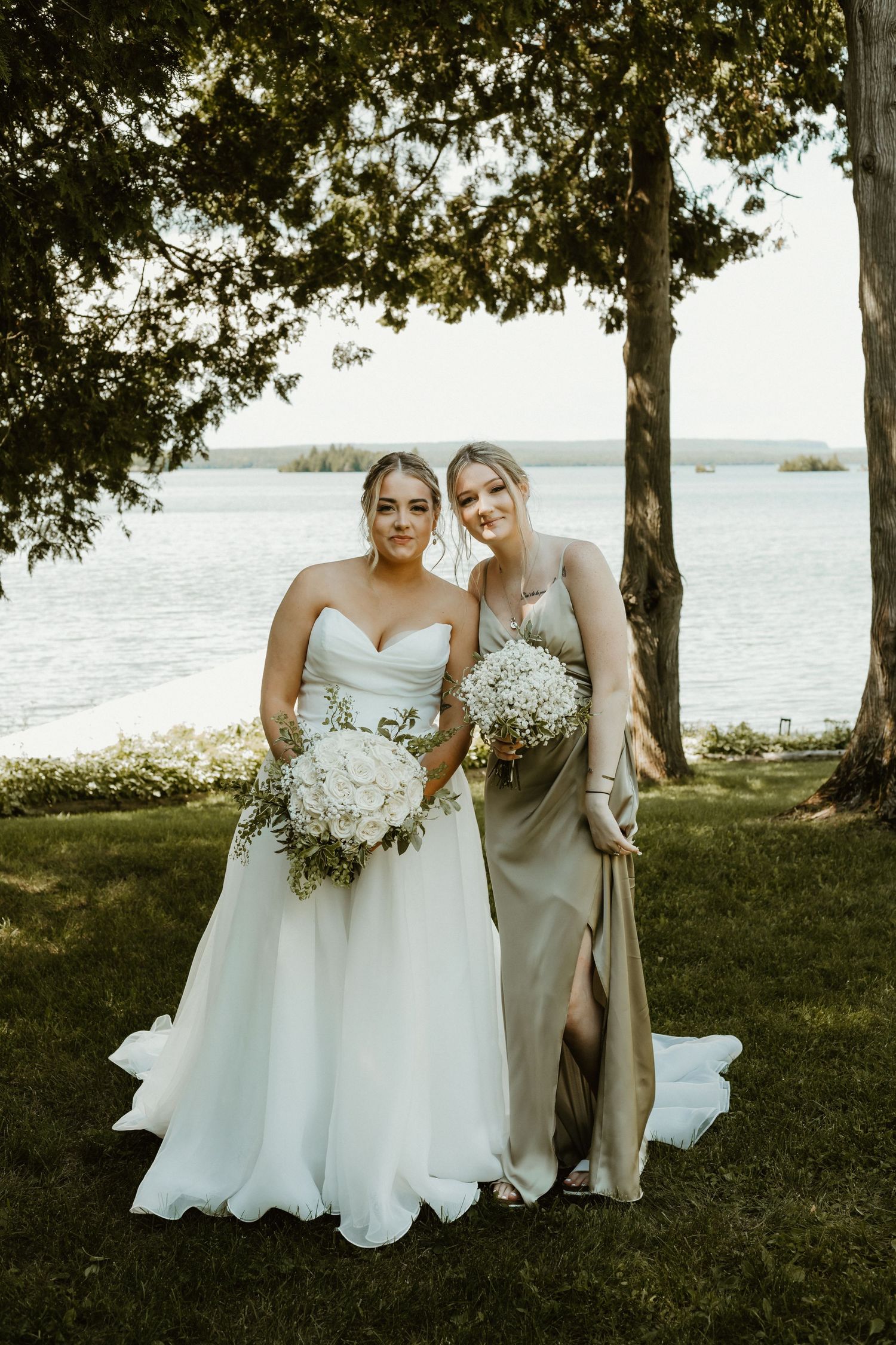 Local Sudbury Wedding Photographer captures bride and groom and friends on wedding day in Sudbury ontario dancing having fun