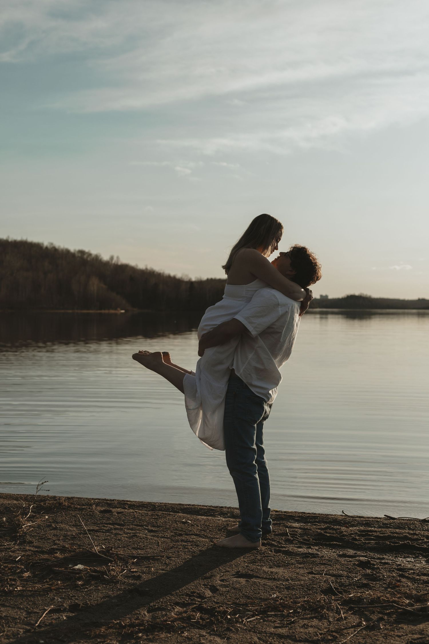 This photographer shows you how to choose a Sudbury engagement photographer for outdoor shoots by this beach engagement experience