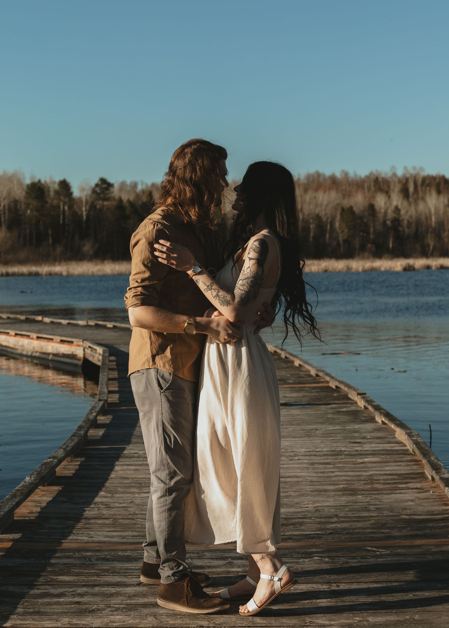 This photographer in Sudbury Ontario Captures beautiful engagement session on the water