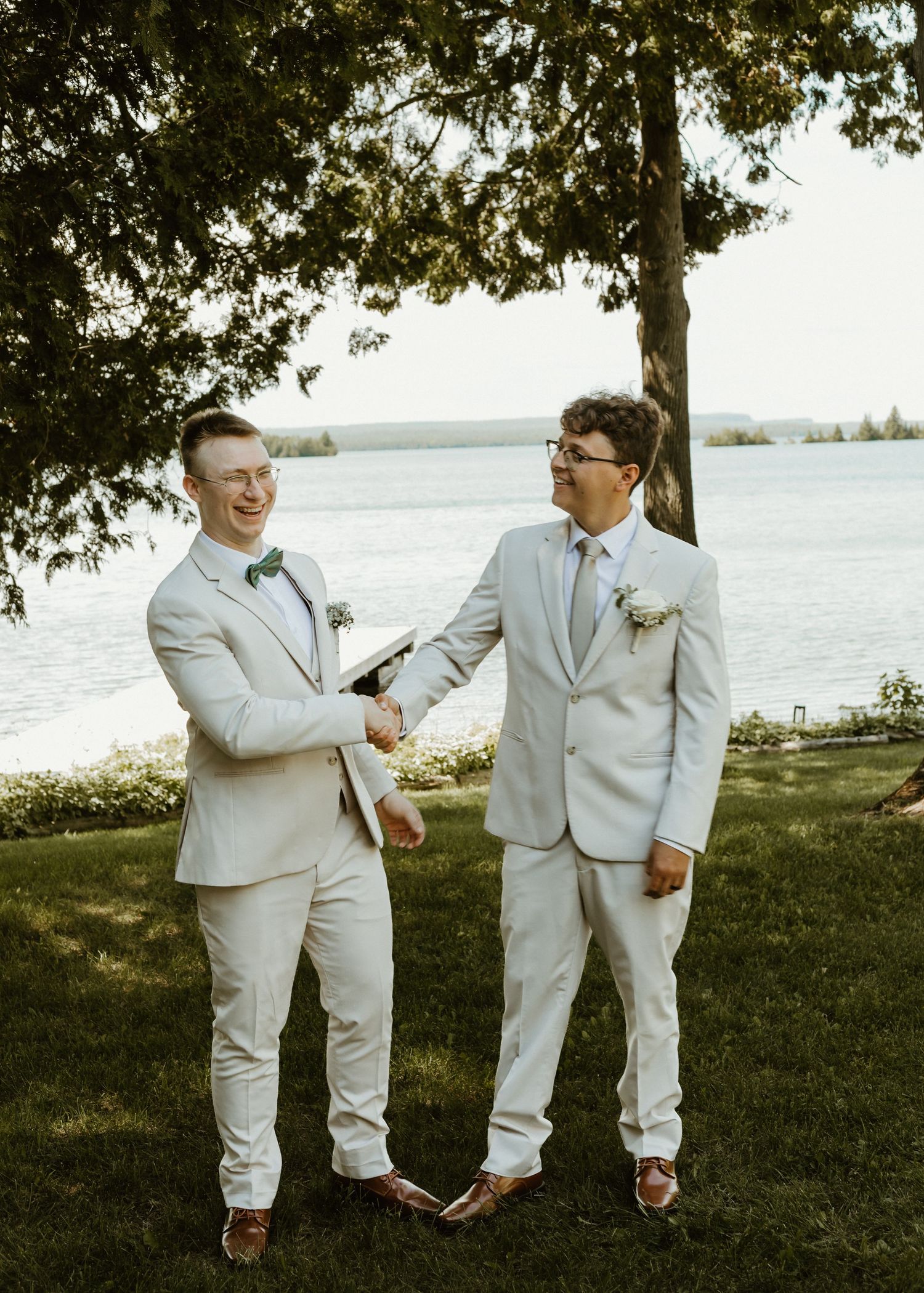 Local Sudbury Wedding Photographer captures bride and groom and friends on wedding day in Sudbury ontario dancing having fun