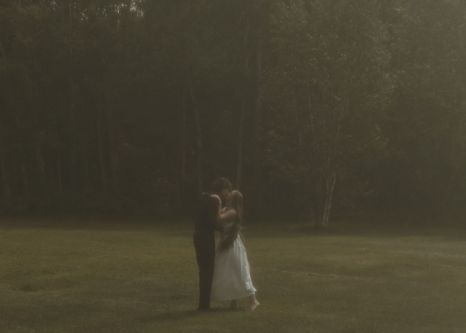 couple kissing and dancing