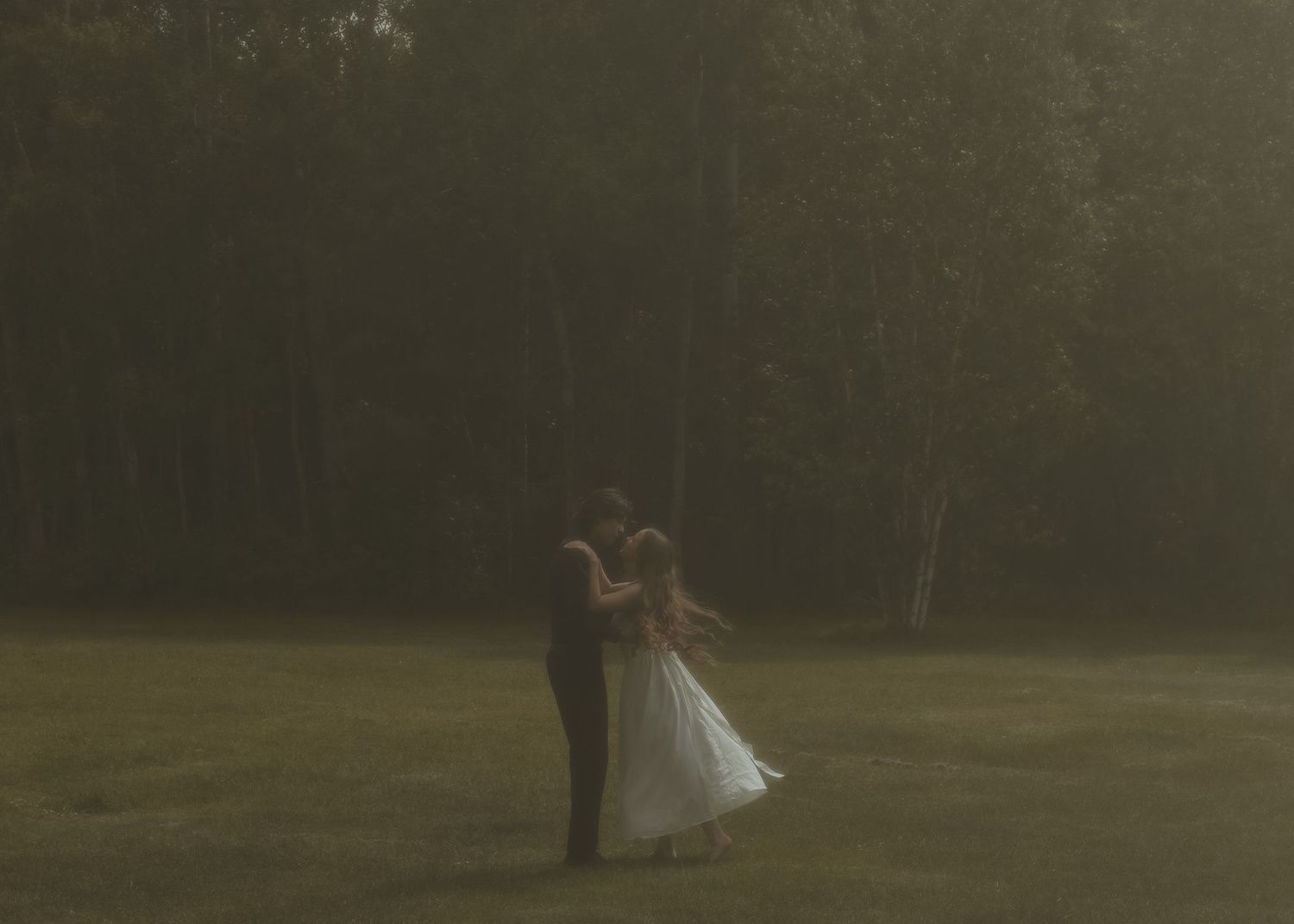 Local Sudbury Photographer captures couple dancing at engagement photoshoot at Fielding Memorial Park in Sudbury Ontario