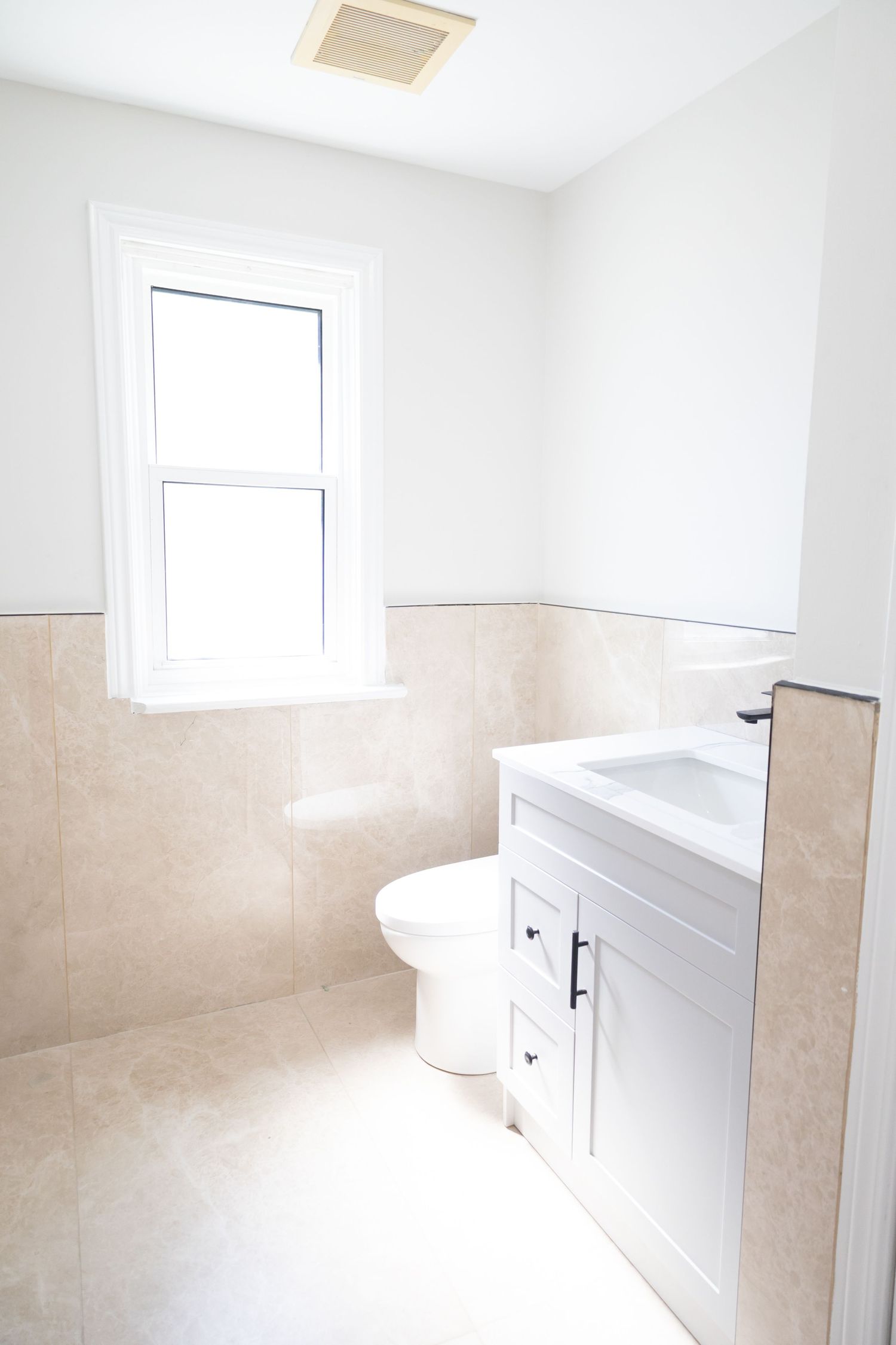 Sudbury Ontario Real Estate Photographer captures the inside of a luxury home in Val Caron