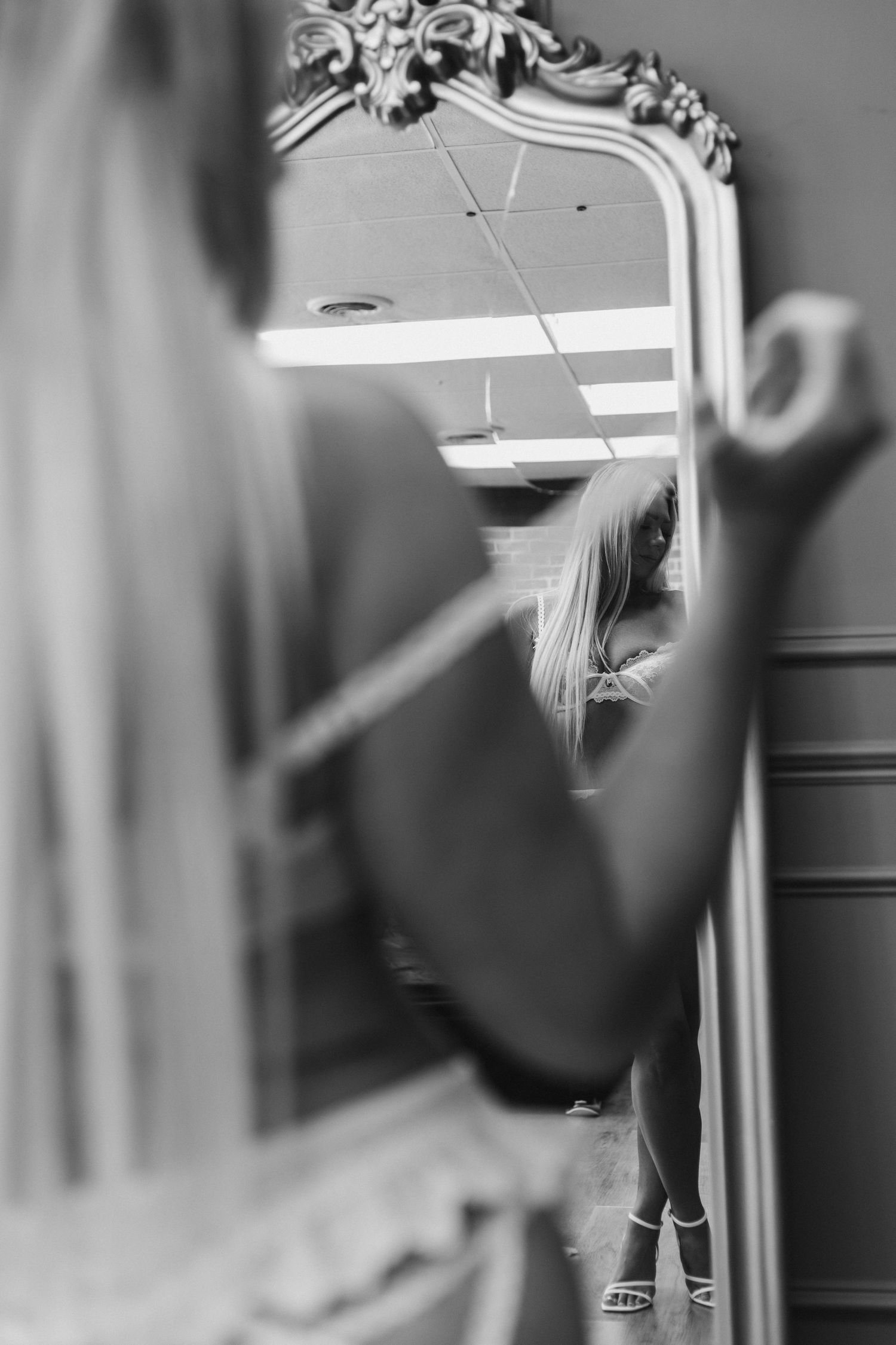 Boudoir photographer near me in Sudbury ontario capturing boudoir as an expert in the industry