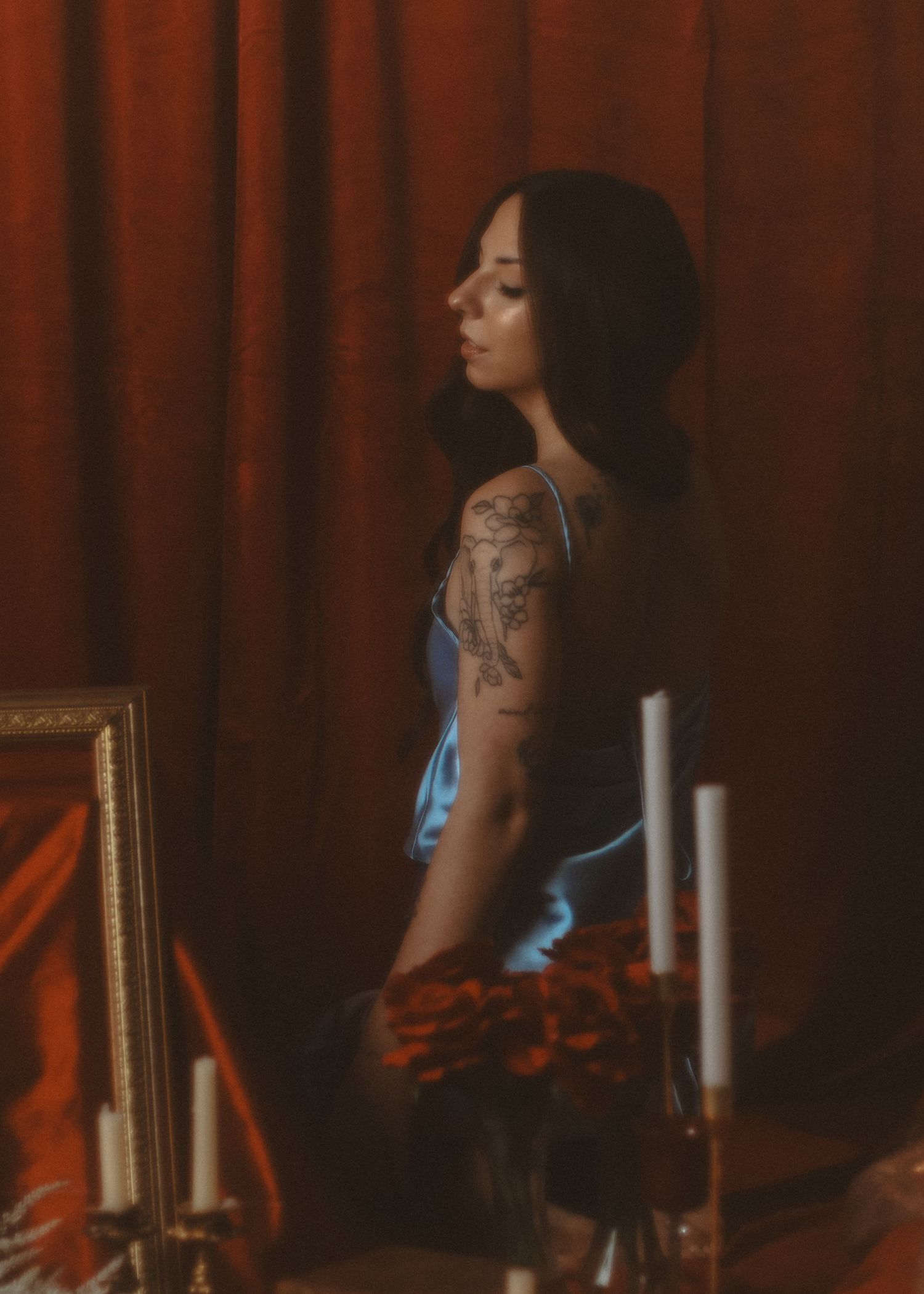 local Sudbury Boudoir expert provides boudoir photoshoot experience with burlesque ambience
