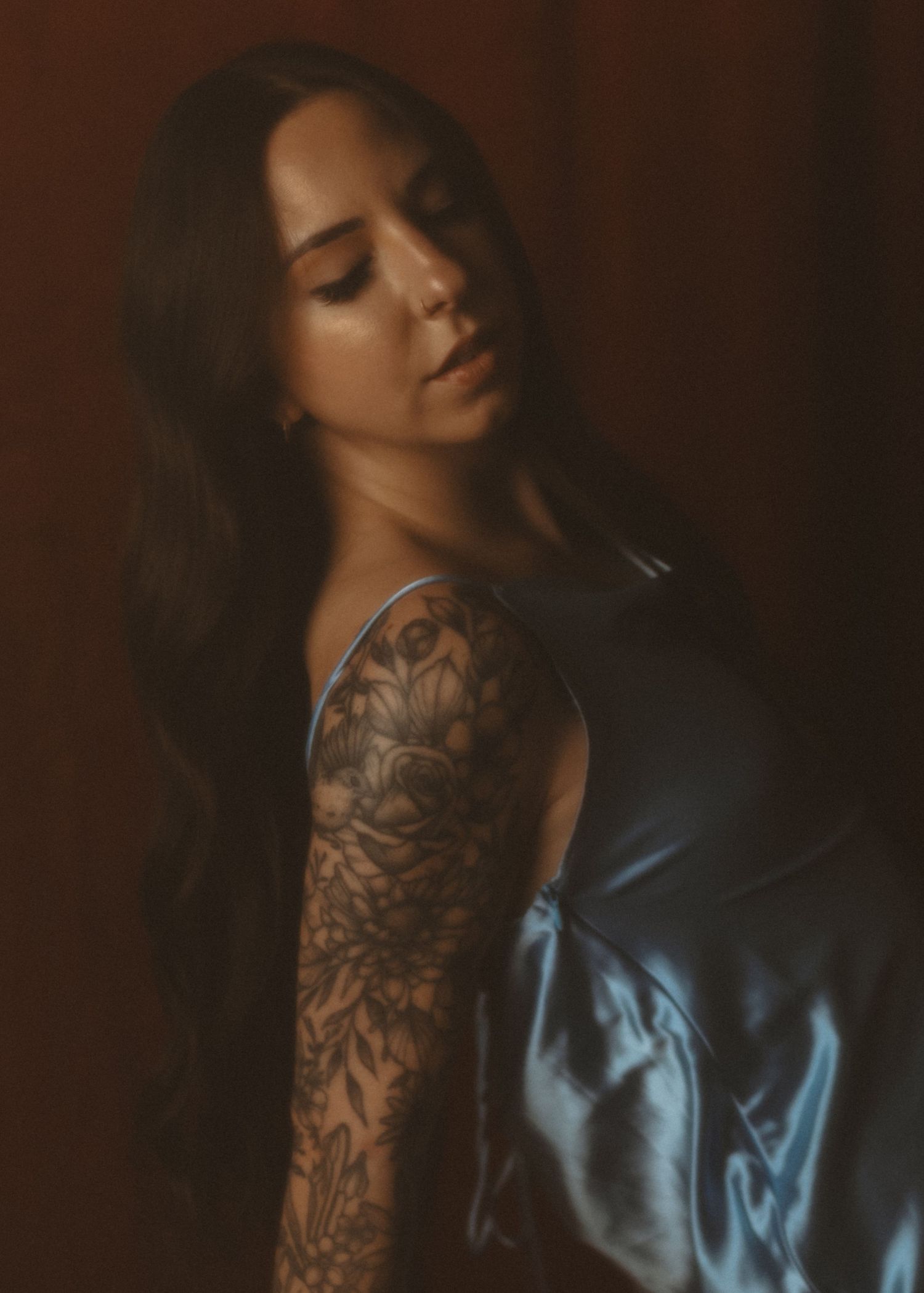 local Sudbury Boudoir expert photographer provides burlesque boudoir experience