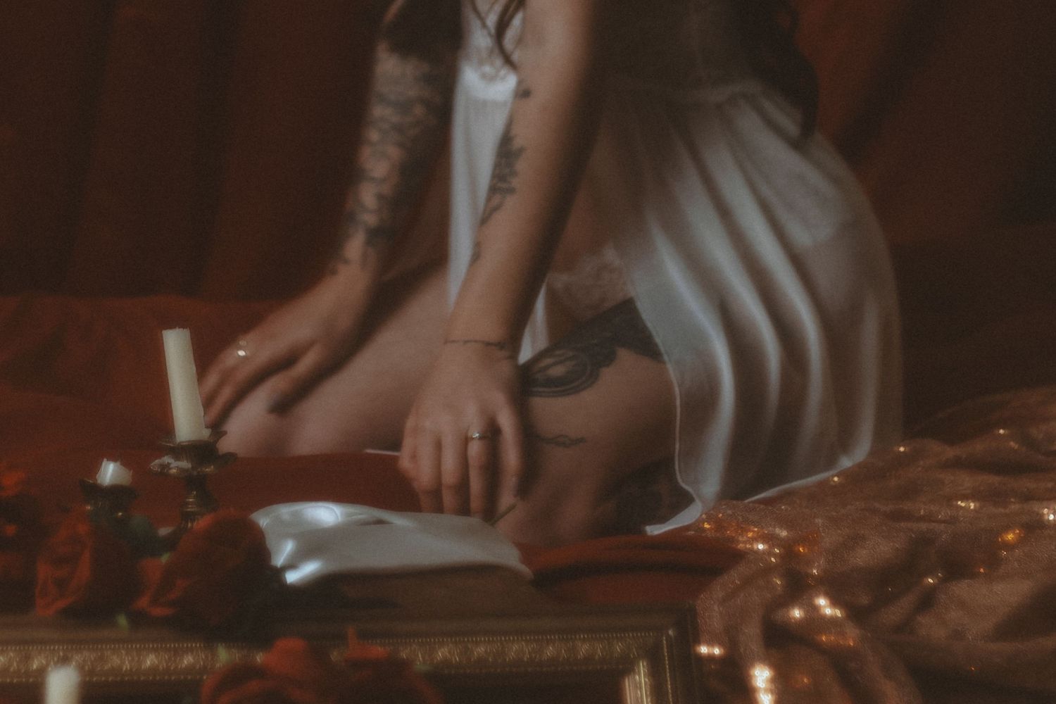local Sudbury Boudoir expert provides boudoir photoshoot experience with burlesque ambience
