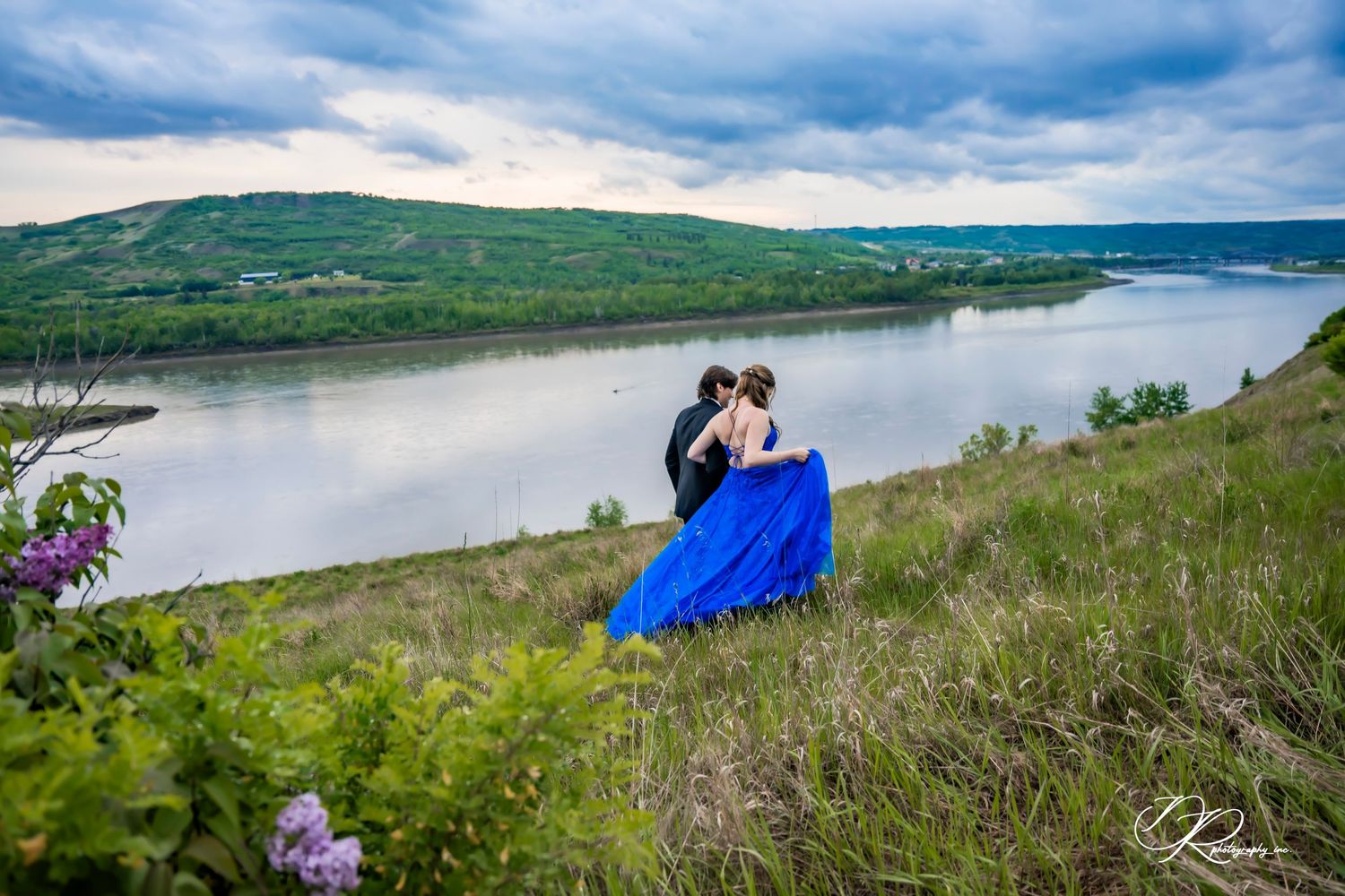 grad couple on hill