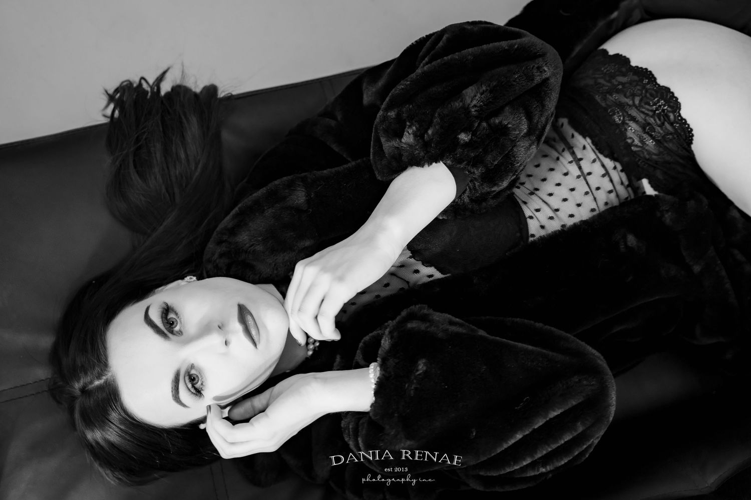 boudoir pose