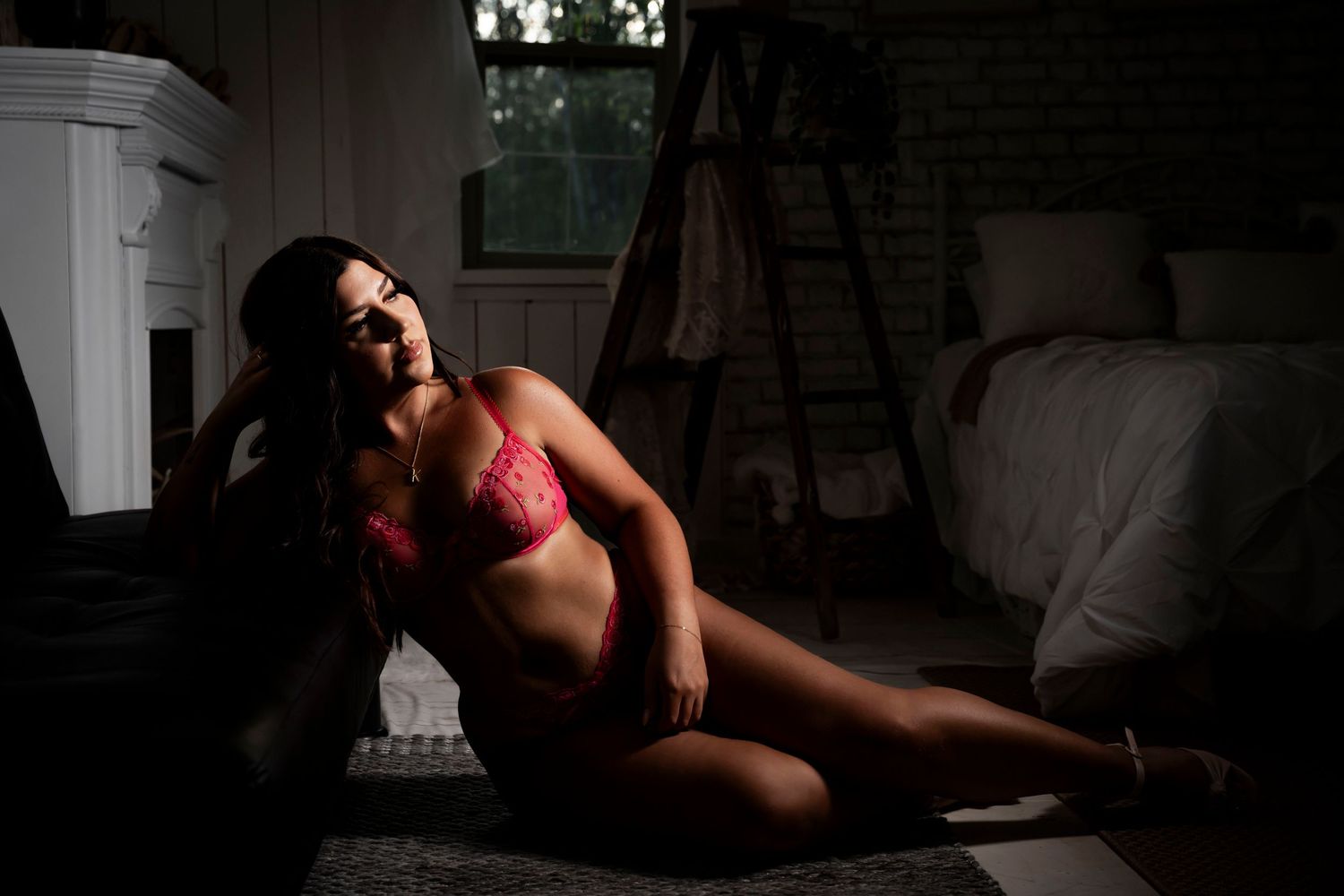 boudoir pose