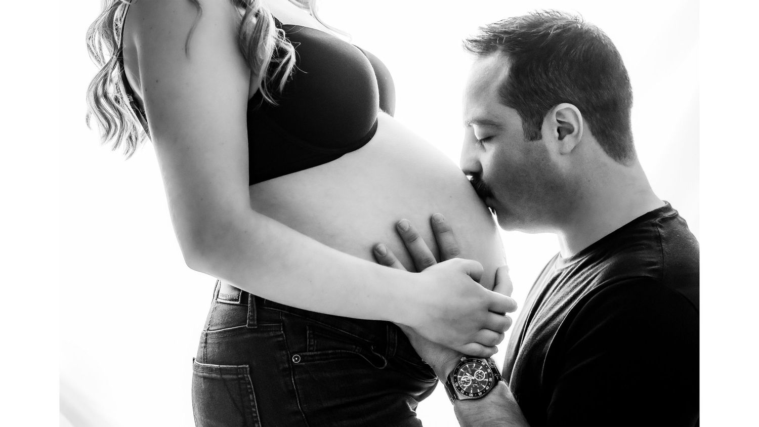 maternity father kissing belly