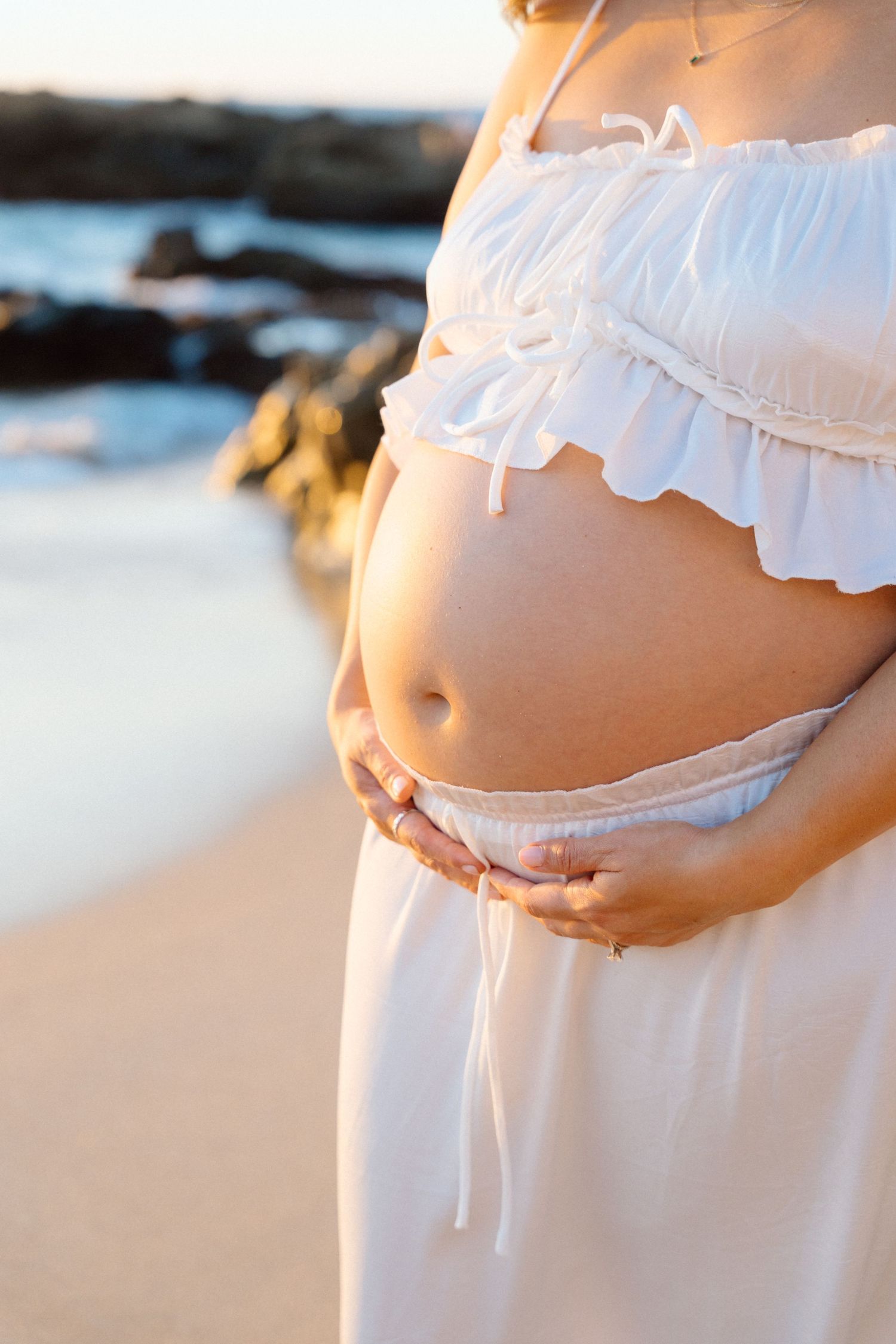 Maternity photo session on the beach in Puerto Vallarta, Mexico — Marina Pochepkina Photography