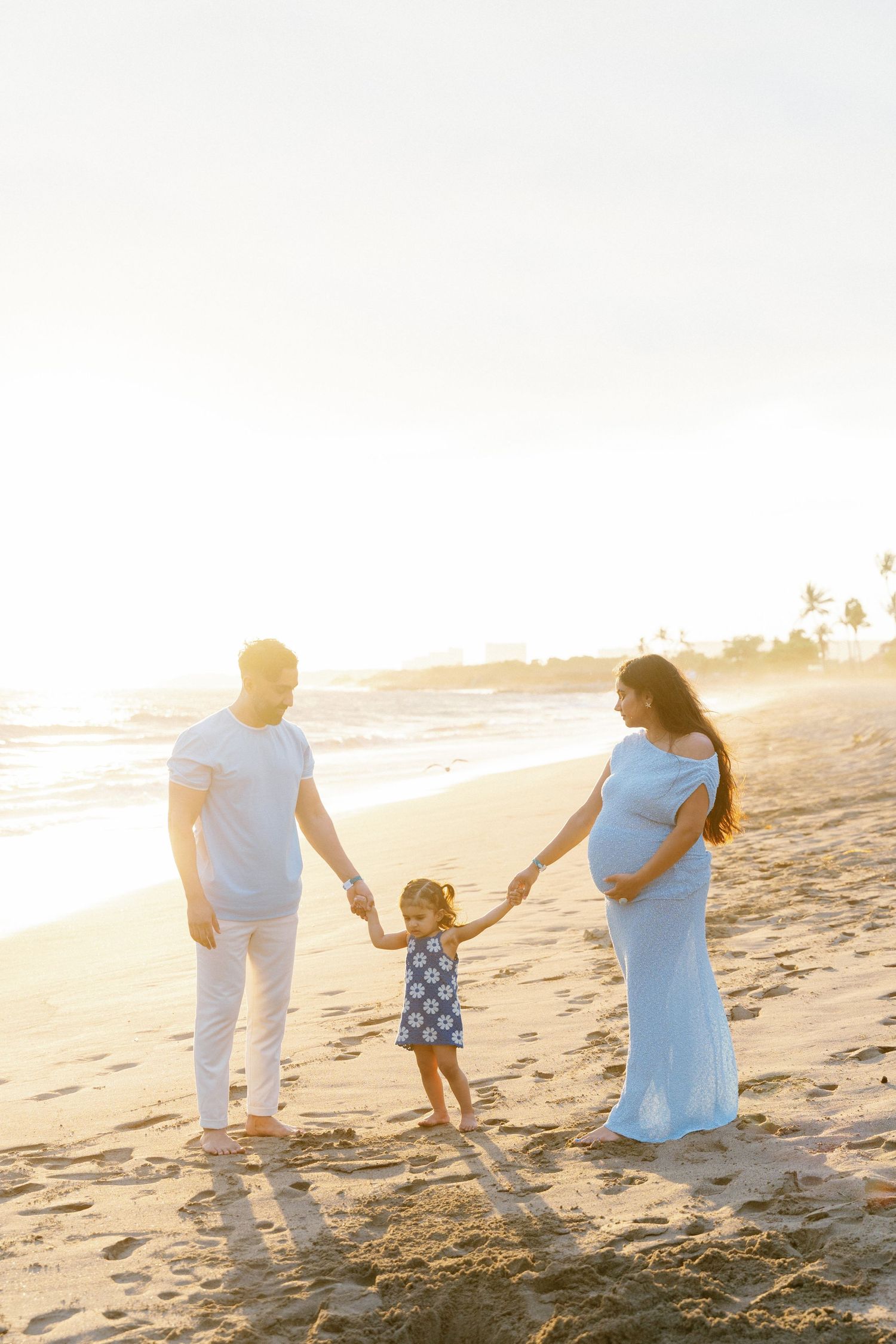Maternity session with toddler on the beach in Puerto Vallarta — Marina Pochepkina Photography