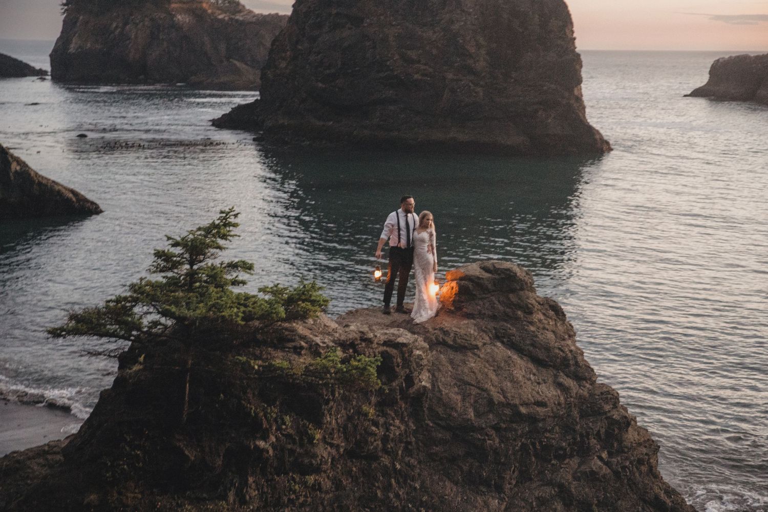 A couple at Secret Beach for their Oregon elopement. photographer Amy Zumwalt