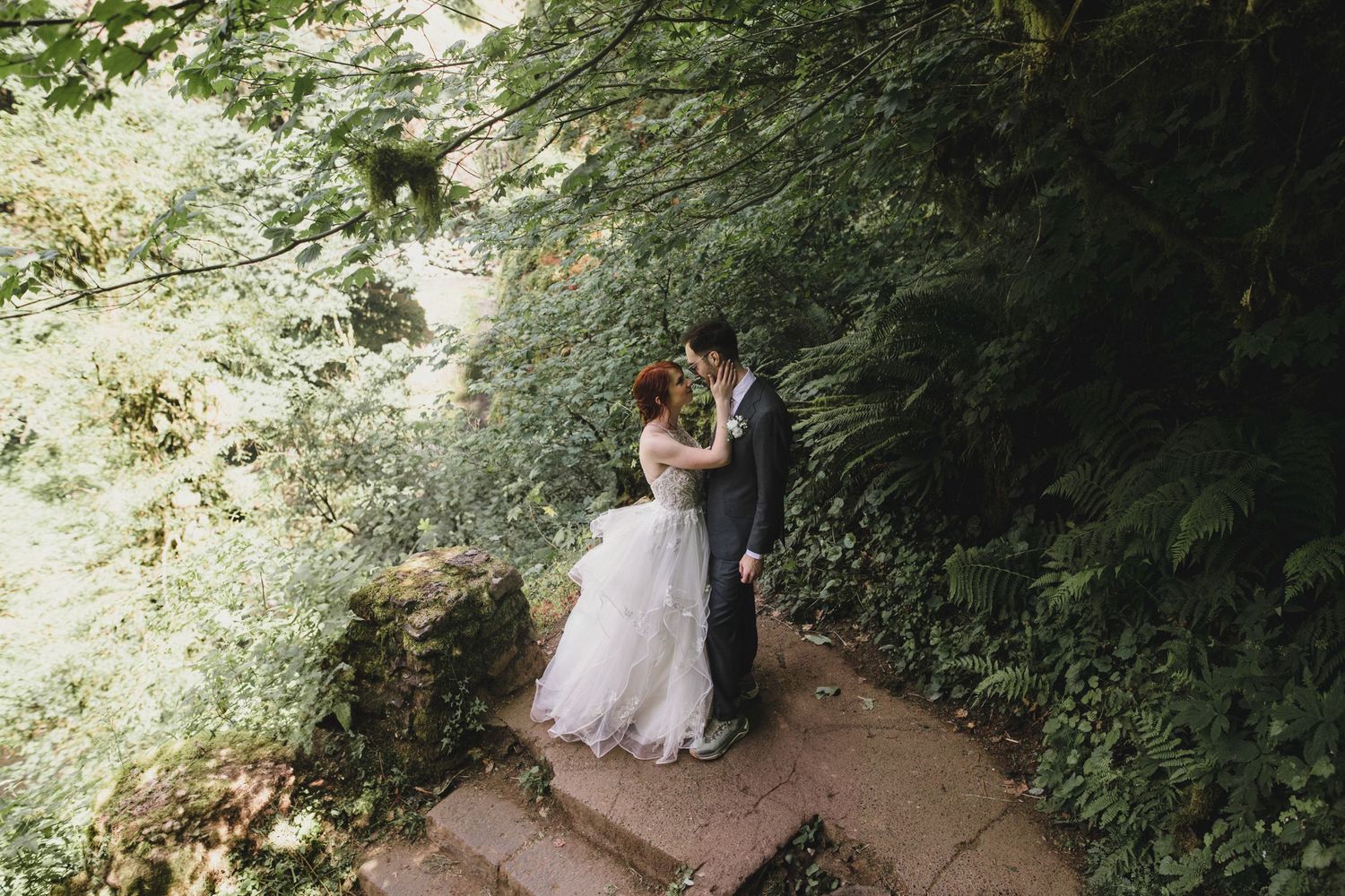 Bride and groom have a first look at Silver Falls State park in Oregon