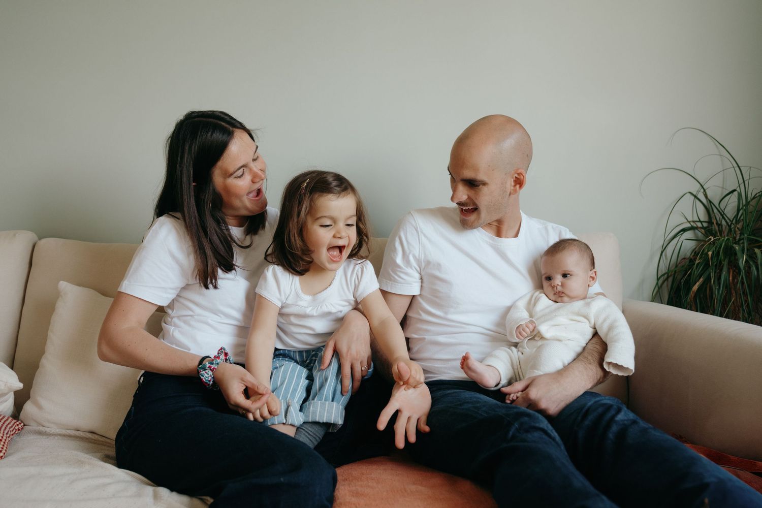 séance famille nouveau né à Paris 
séance nouveau né Paris Bordeaux Toulouse
shooting naissance Agen