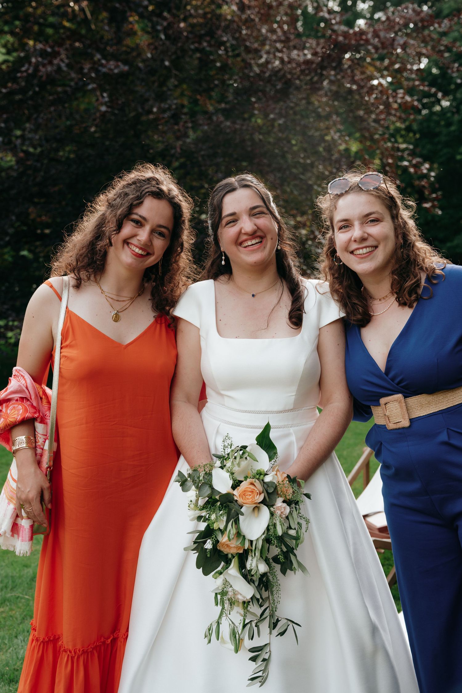 Mariée entourée de ses amies