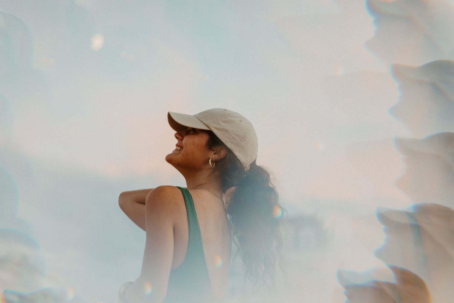 Portrait artistique d'une femme au chapeau, effet de superposition  Saint Jean de Luz