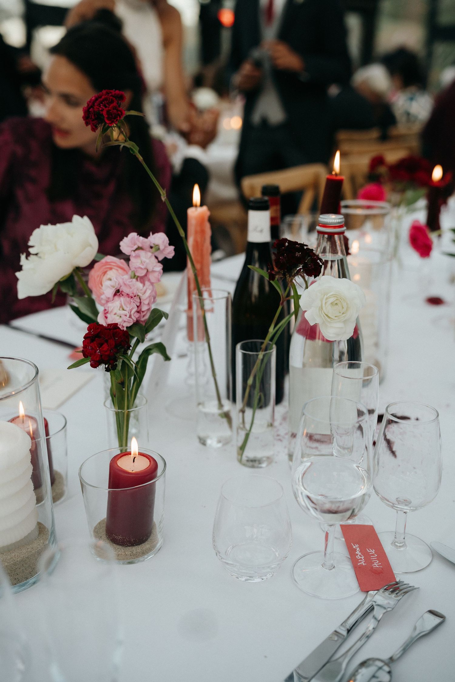 Table dressée pour le dîner de mariage, décor breton