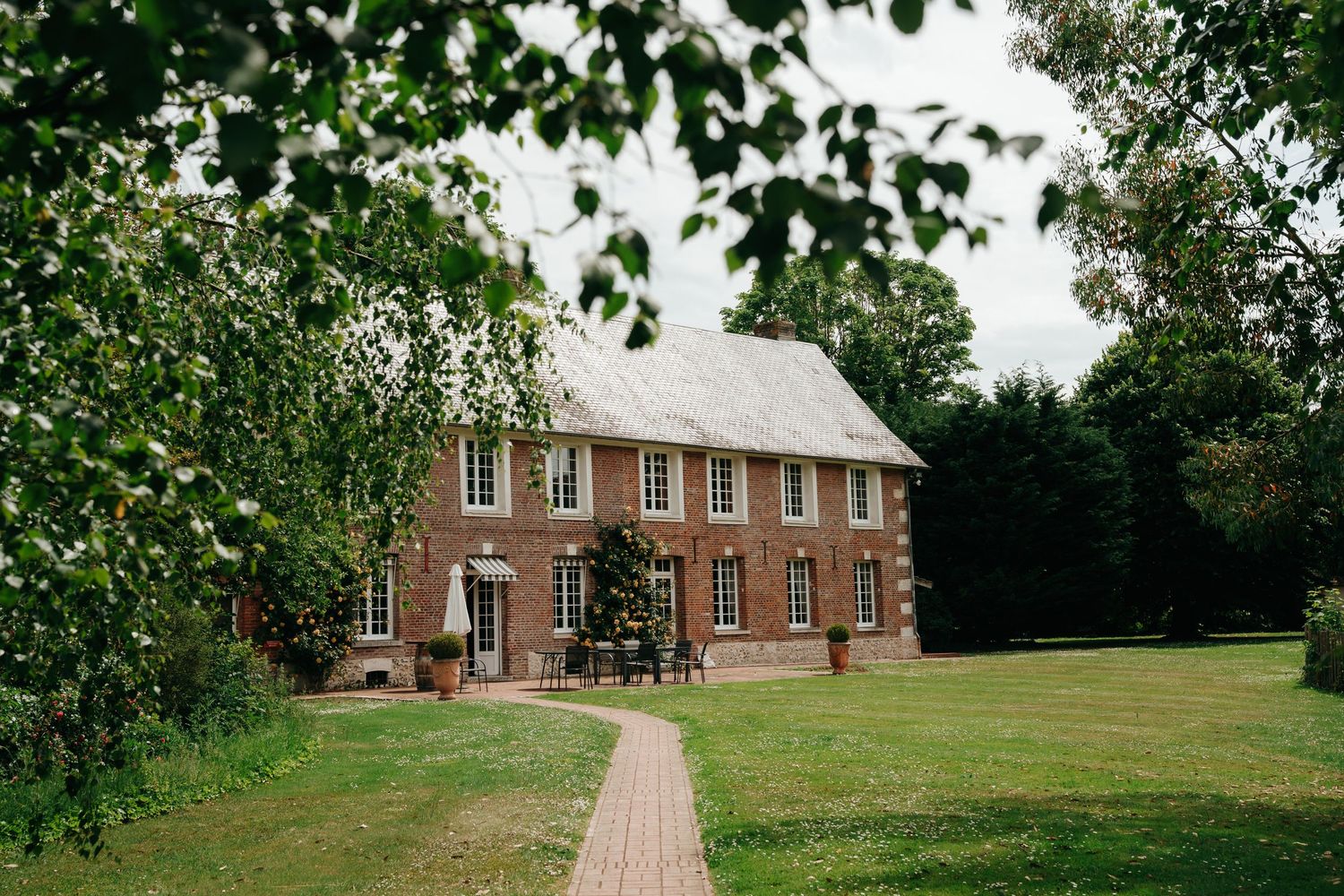 Façade d'un manoir normand, lieu de mariage Manoir DE CorNY