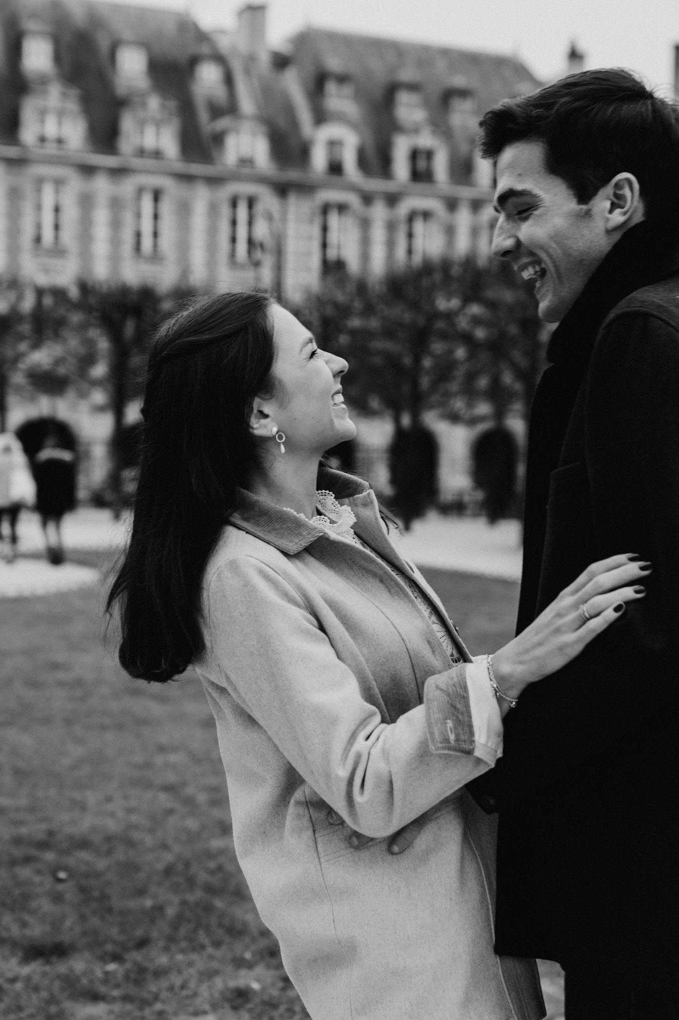 Couple riant, noir et blanc
